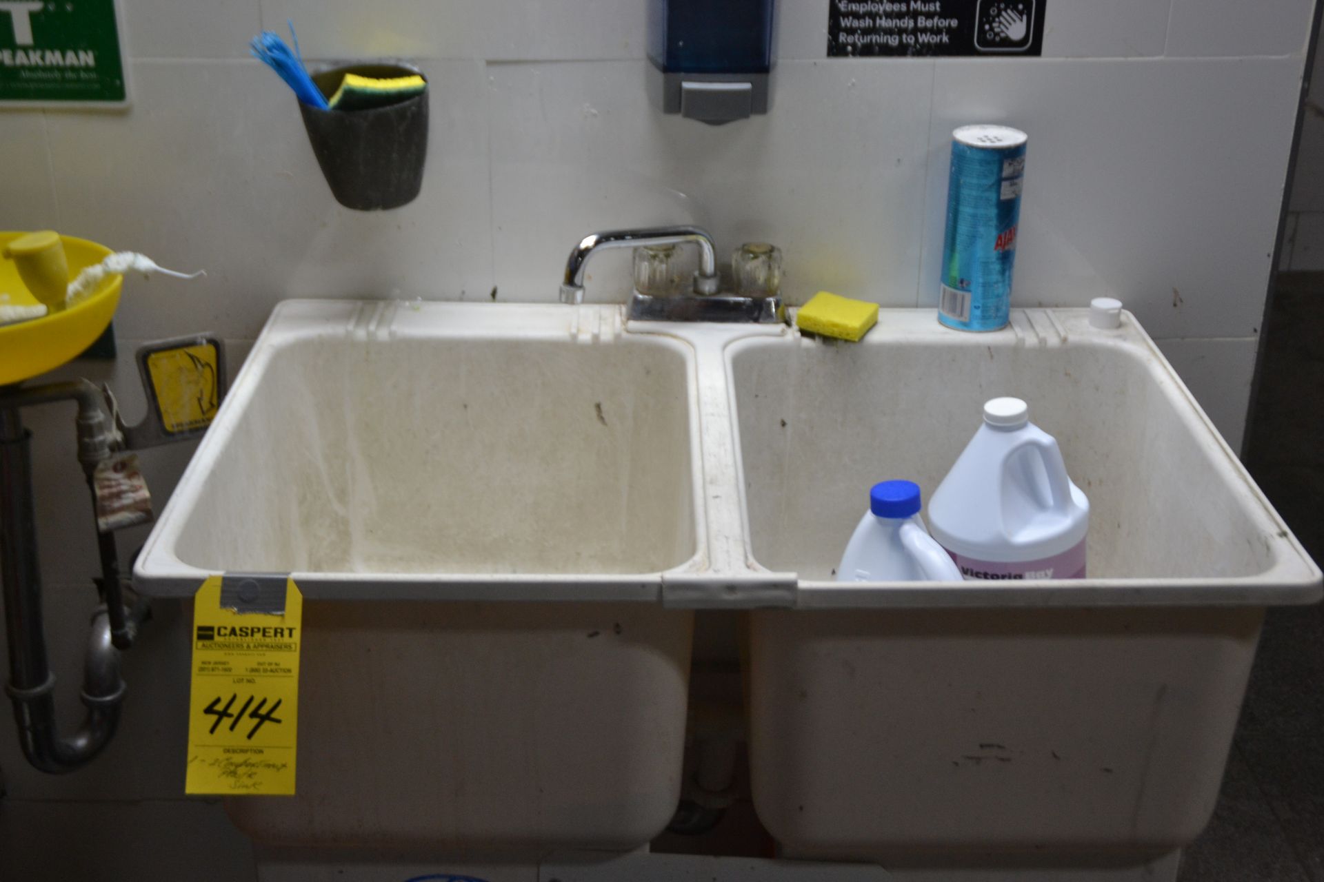 2-Compartment Plastic Sink