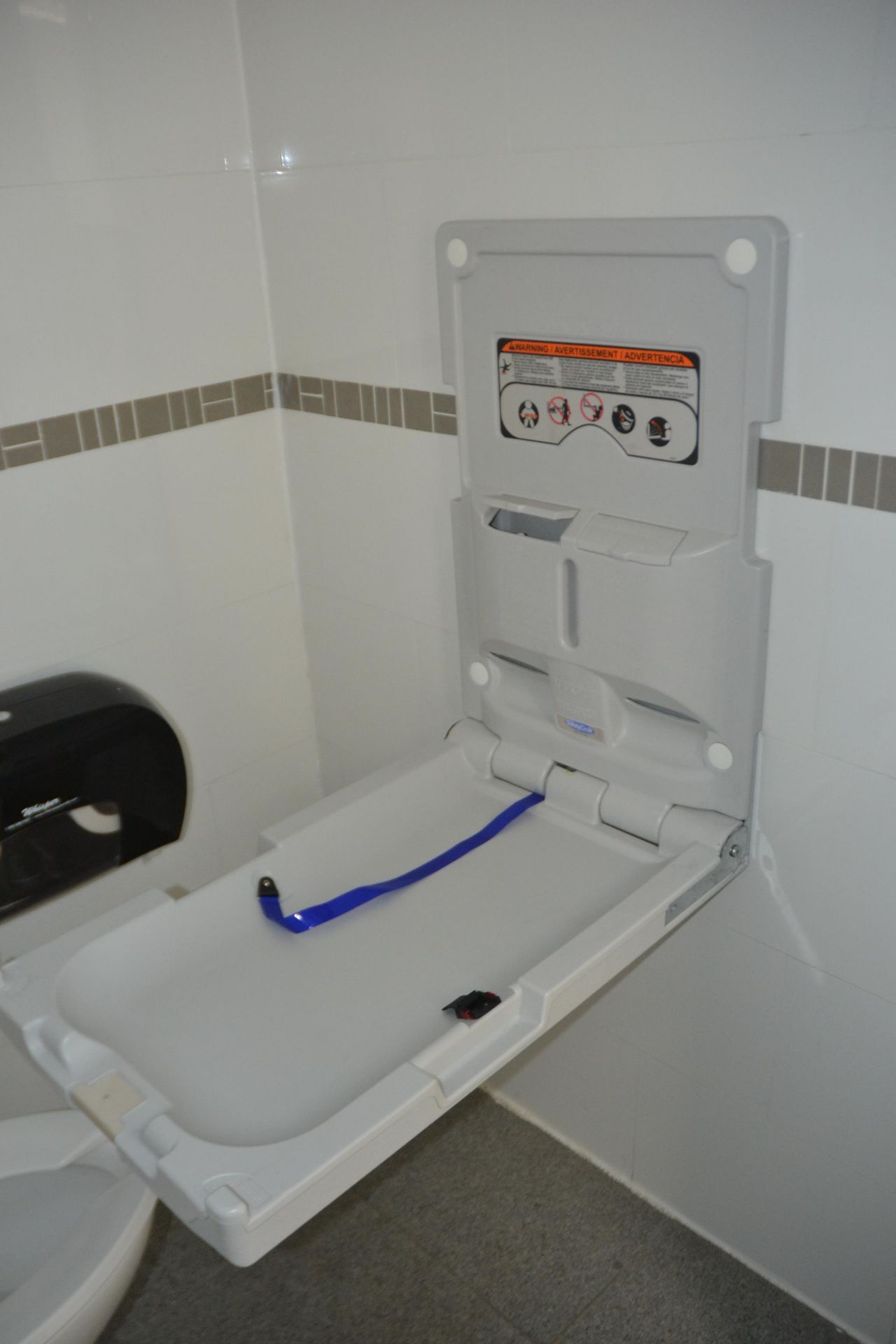 (3) Babychanging Station