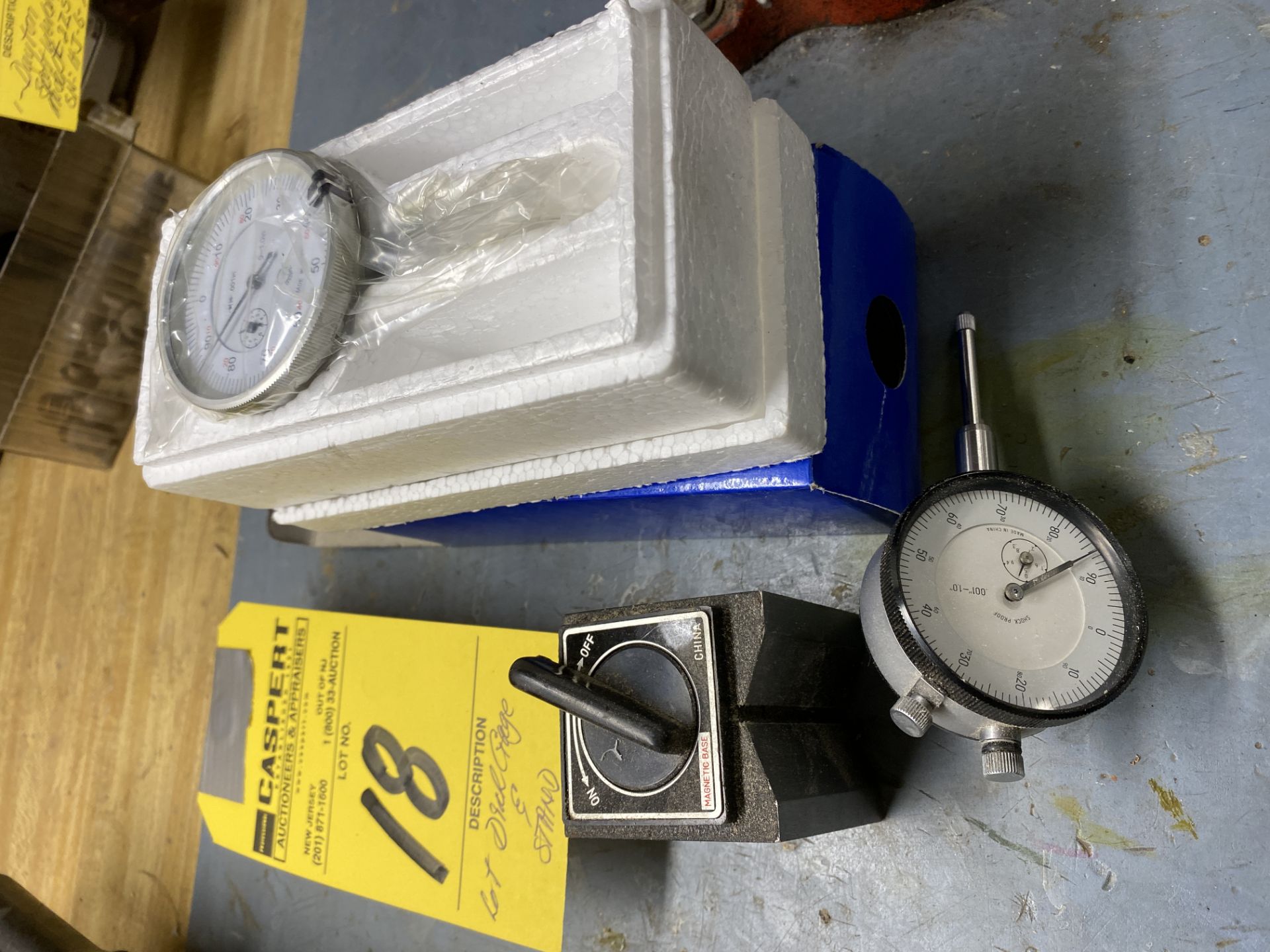 LOT - Dial Gage & Stand
