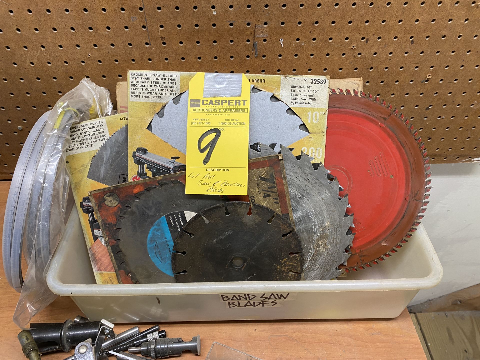 LOT - Assorted Saw & Bandsaw Blades