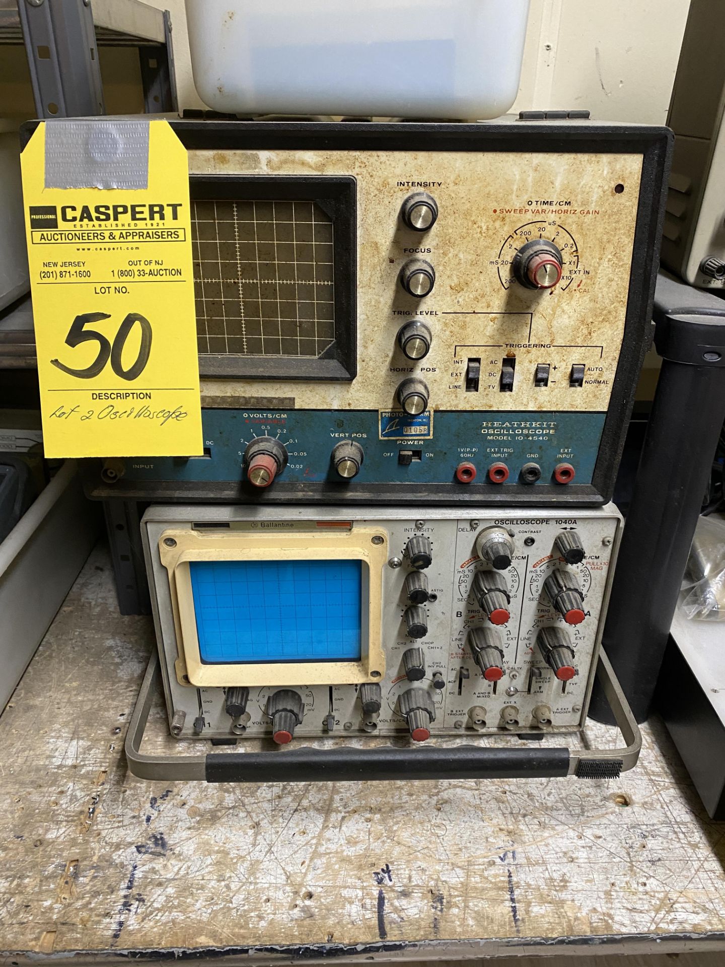 LOT - 2 Oscilloscope