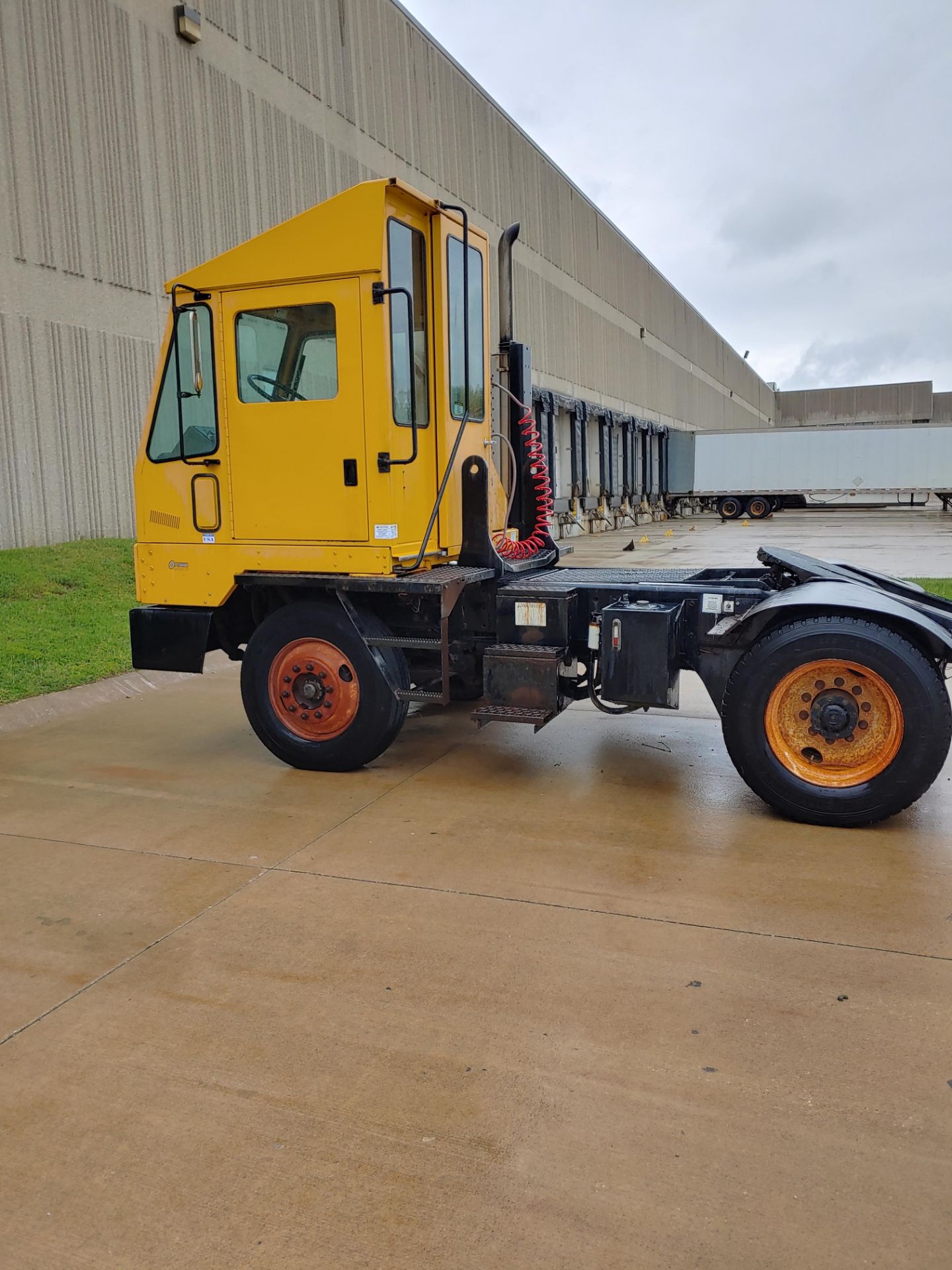 2002 OTTAWA YARD TRUCK: MODEL 30 SERIAL 304558 10292 HOURS