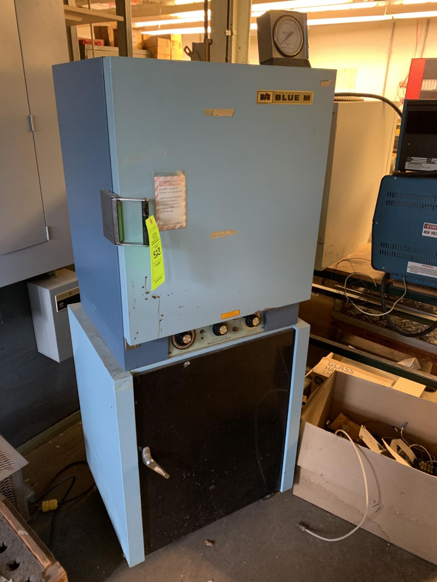 BLUE-M OVEN: MODEL 480A SERIAL 5129 120V/1PH/60HZ -- 1901 NOBLE DR EAST CLEVELAND OHIO 44112