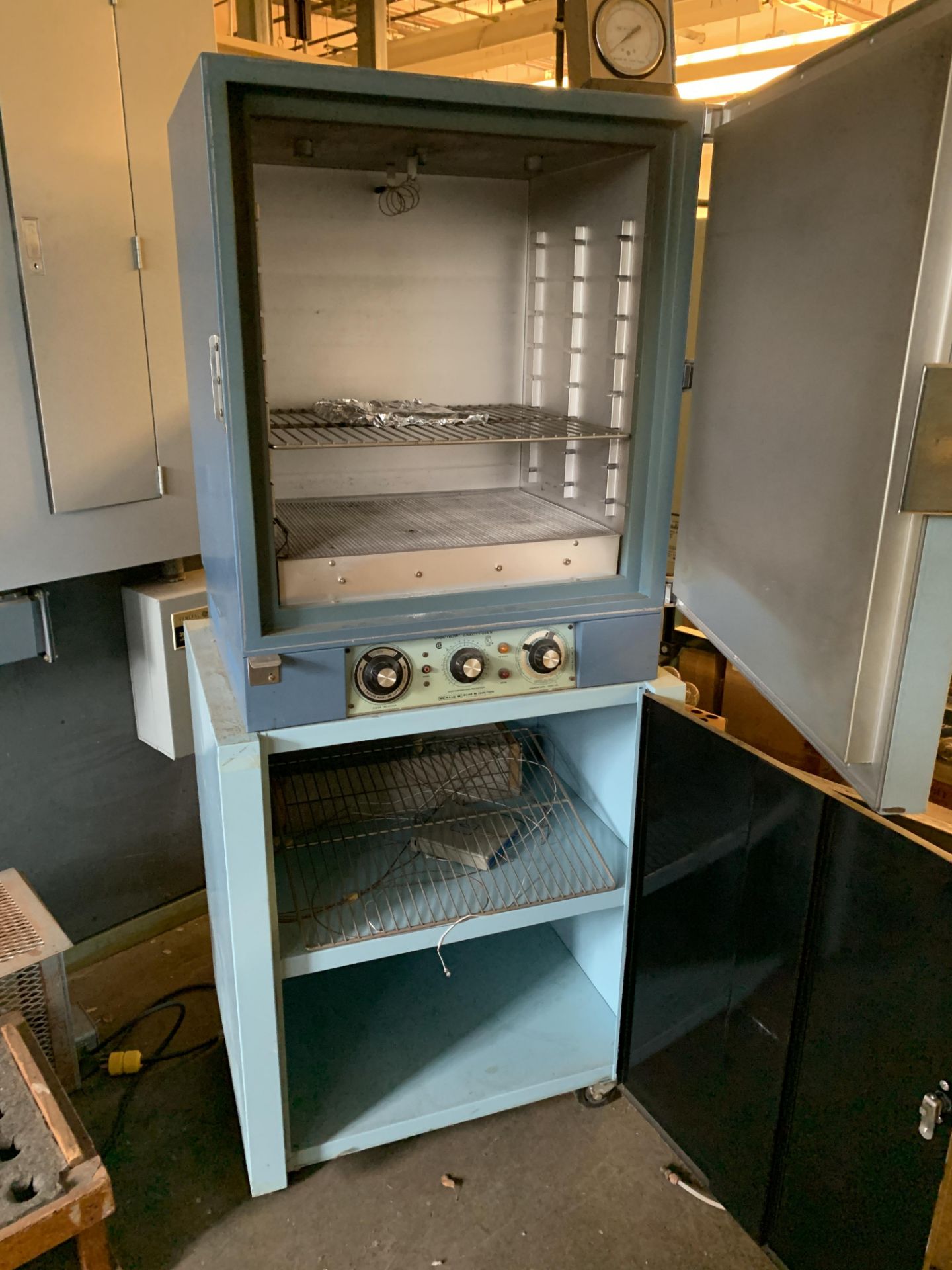 BLUE-M OVEN: MODEL 480A SERIAL 5129 120V/1PH/60HZ -- 1901 NOBLE DR EAST CLEVELAND OHIO 44112 - Image 2 of 5