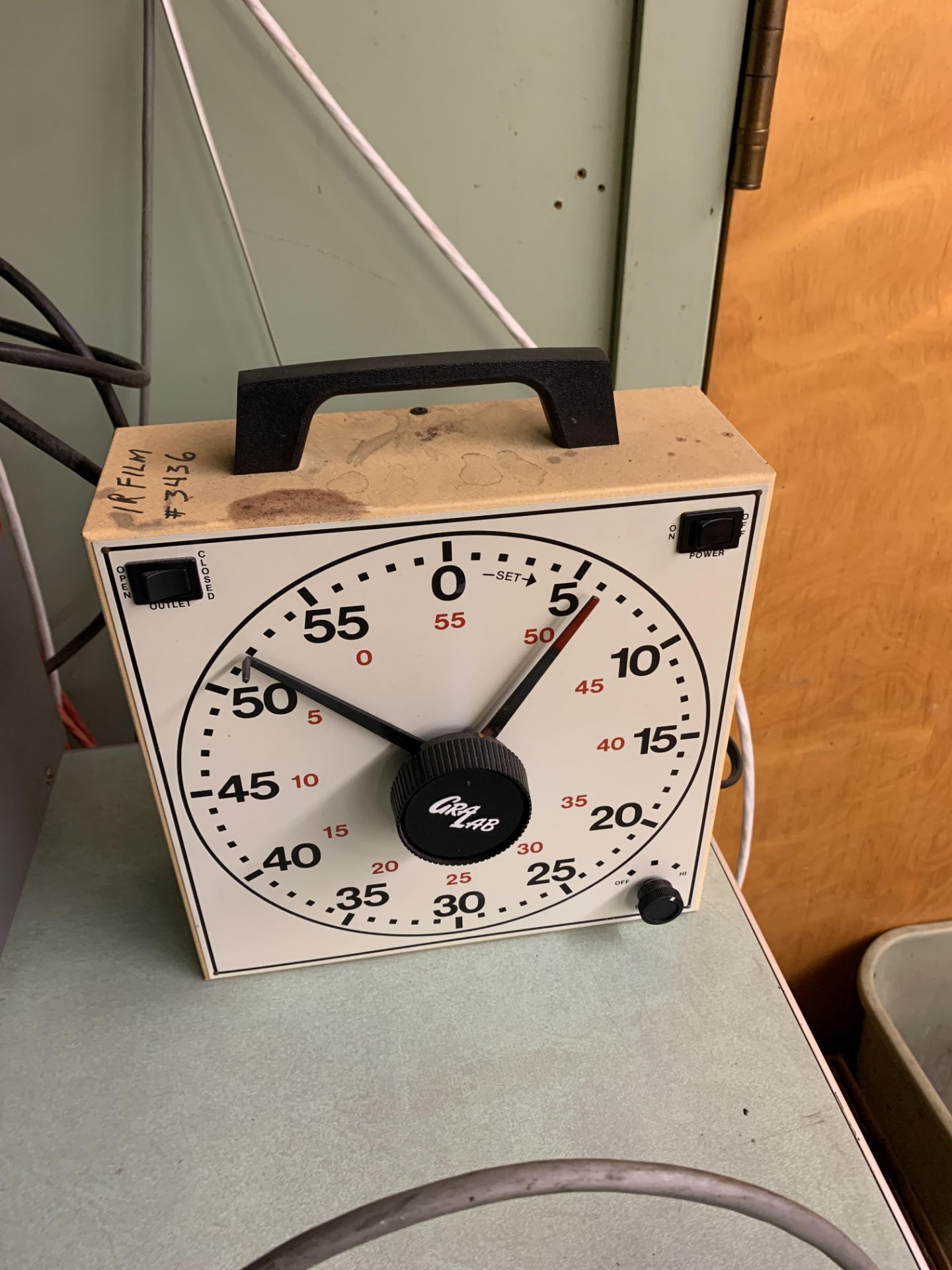 (1) BAROCEL ELECTRONIC MANOMETER M-1173; (1) KEITHLEY 153 MICROVOLT MULTIMETER; (1) GRALAB UNIVERSAL - Image 4 of 4