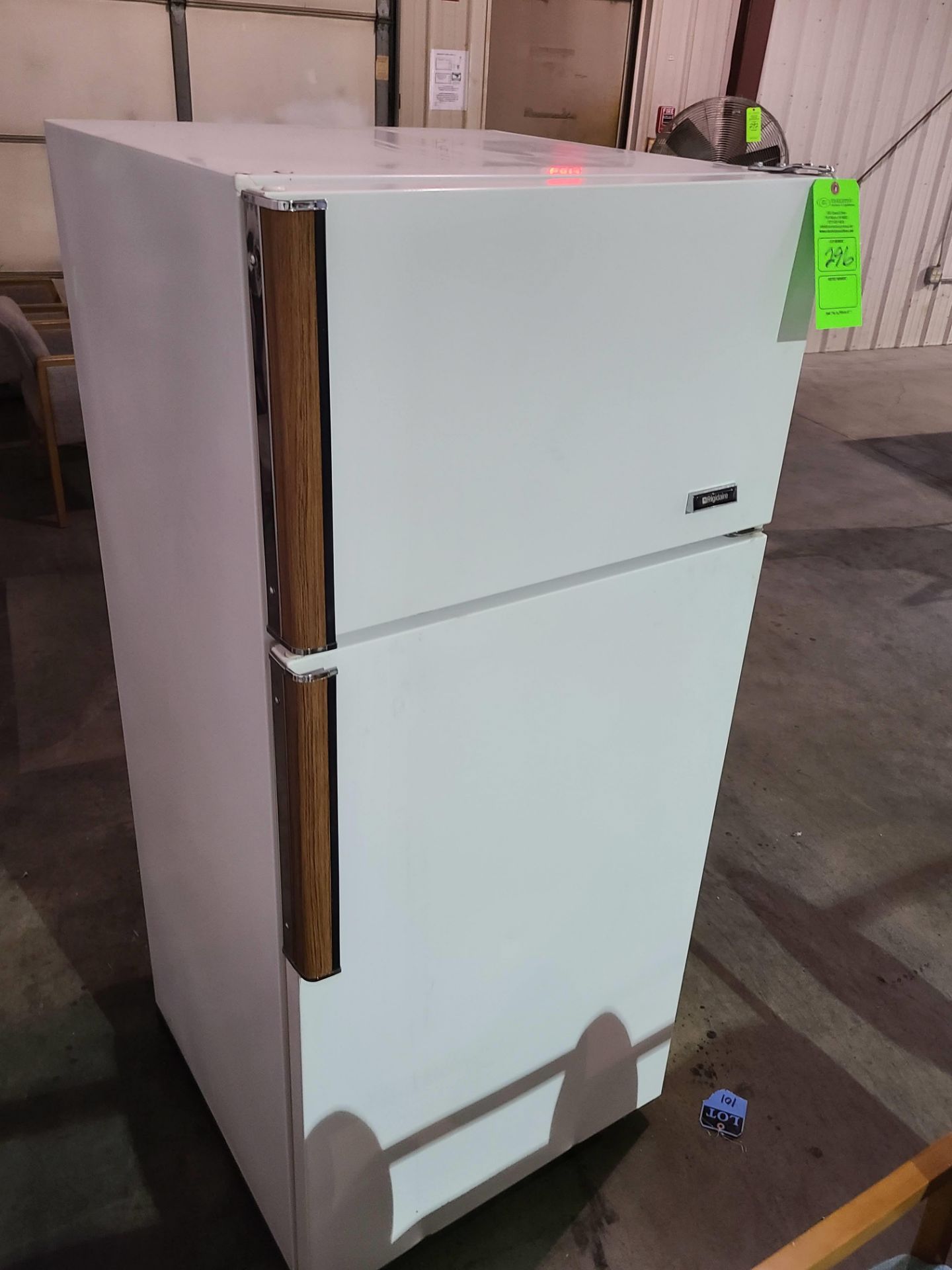 FRIGIDAIRE REFRIGERATOR / FREEZER