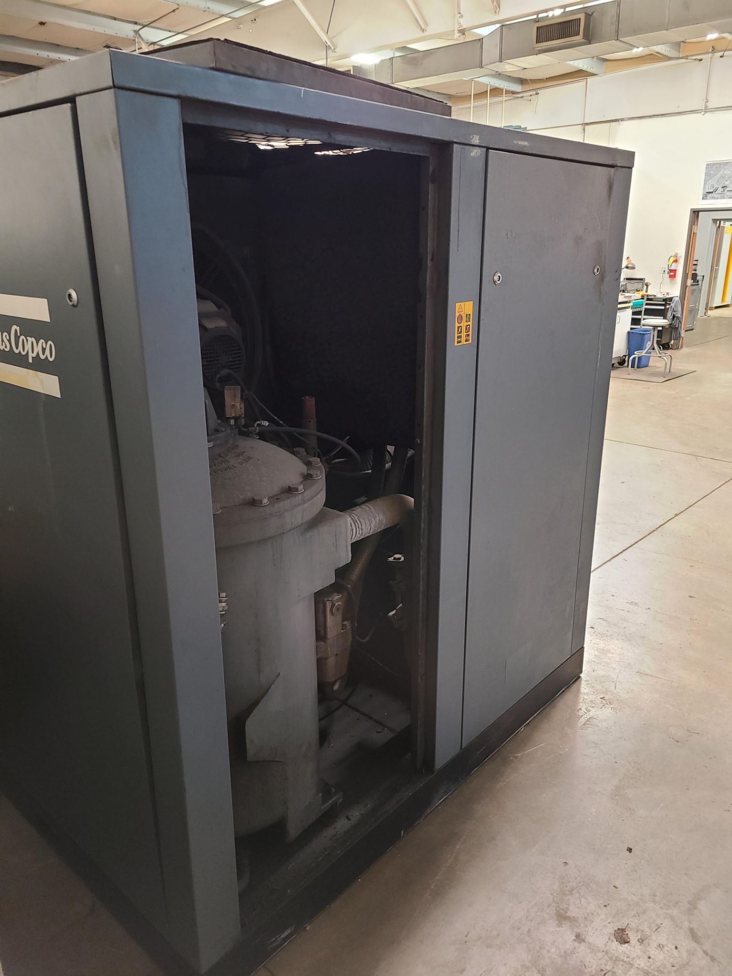 2002 ATLAS COPCO ROTARY SCREW COMPRESSOR MODEL: GA160-FF; 200 HP' SERIAL NUMBER AF-077904 - Image 2 of 2