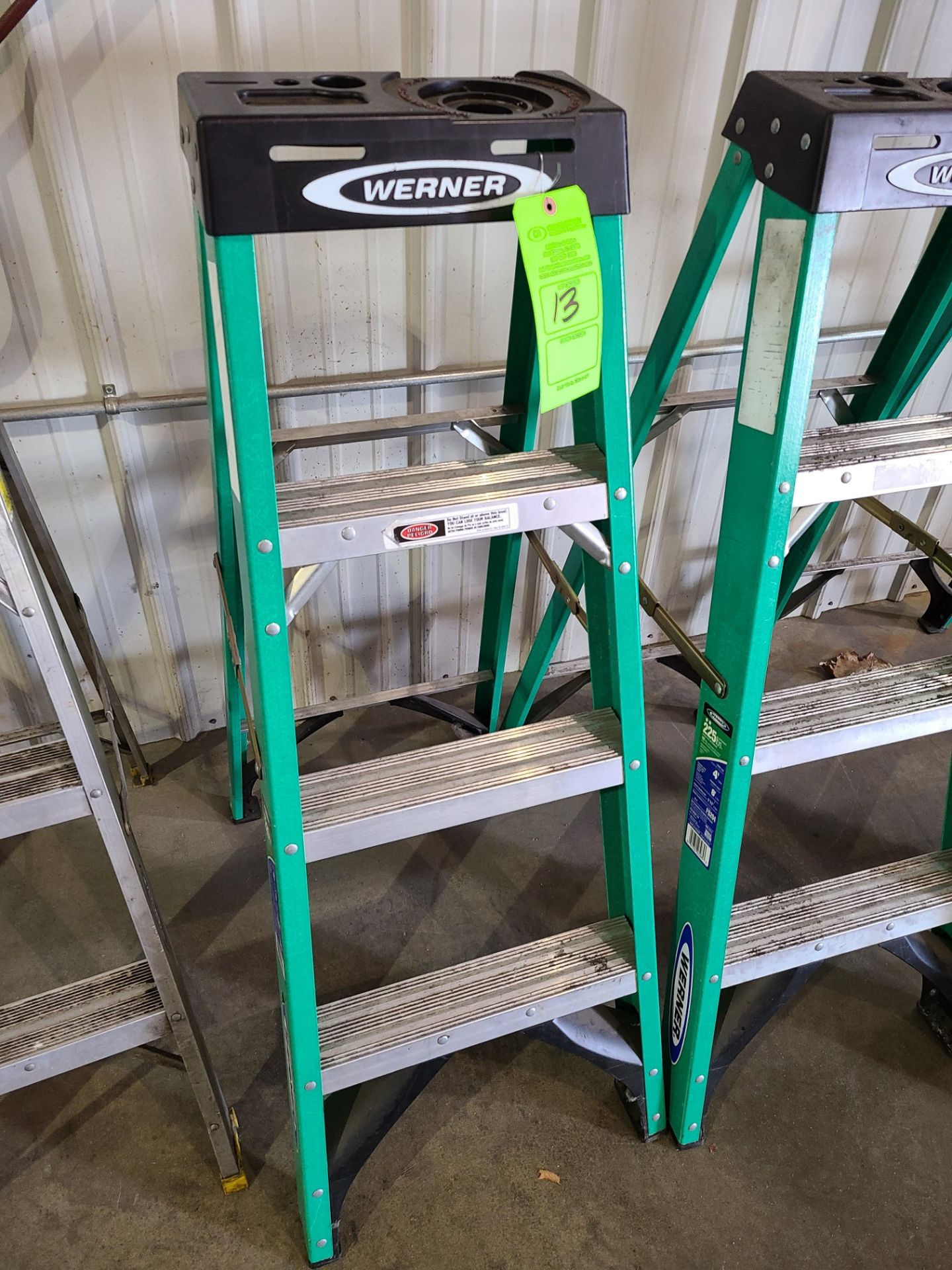 WERNER 4' FIBERGLASS LADDER