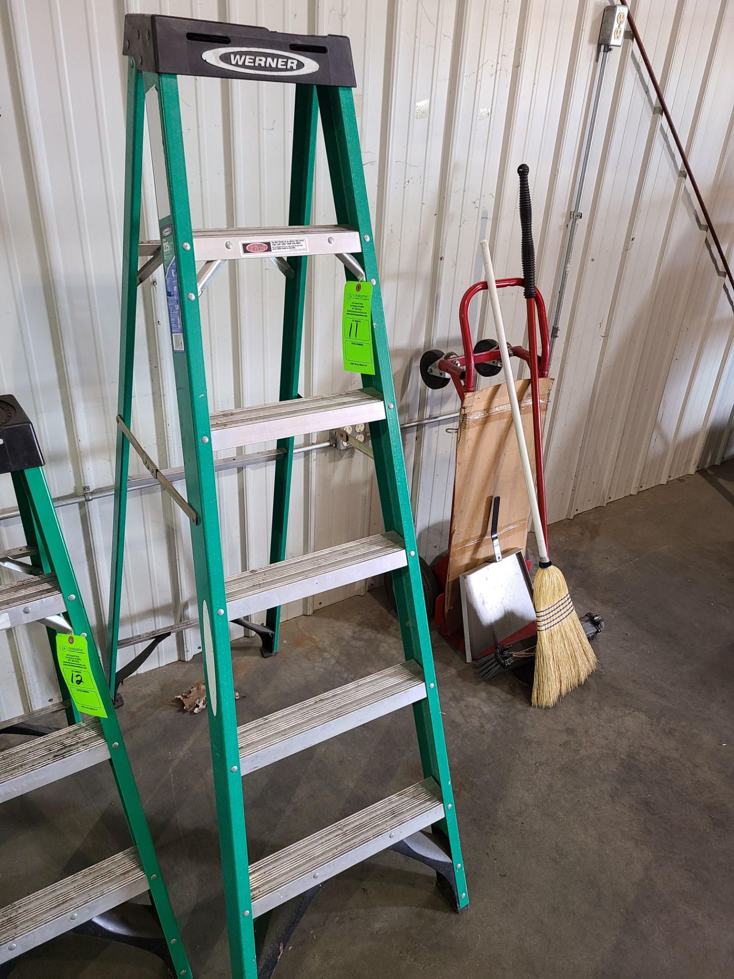 WERNER 6' FIBERGLASS LADDER