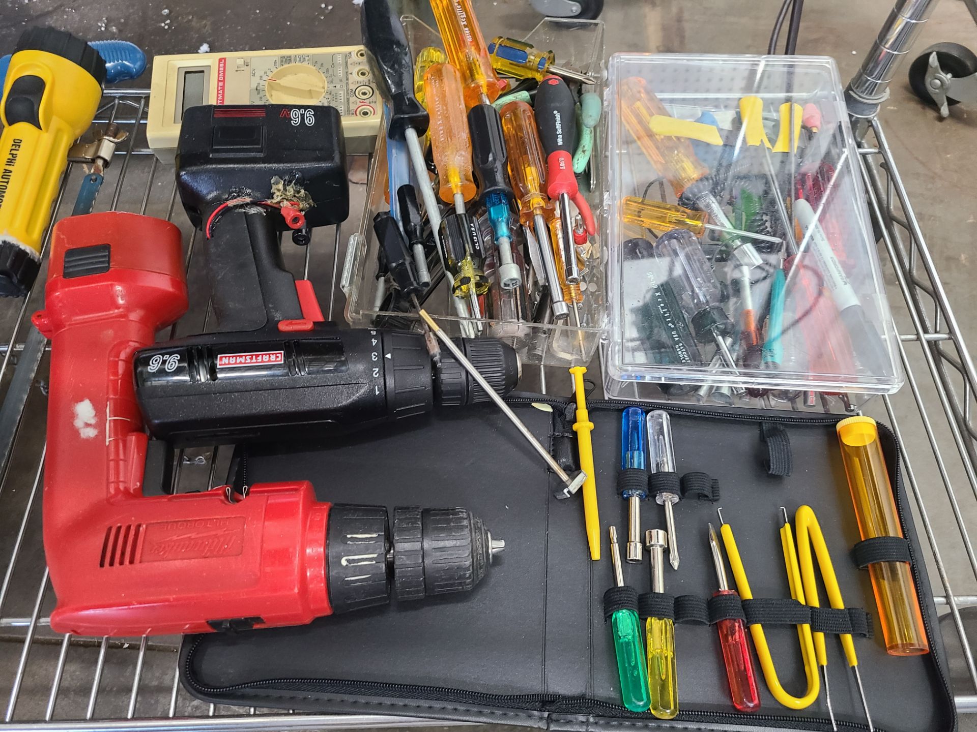 CART OF VARIOUS HAND TOOLS AND SCREWDRIVERS - Image 5 of 6