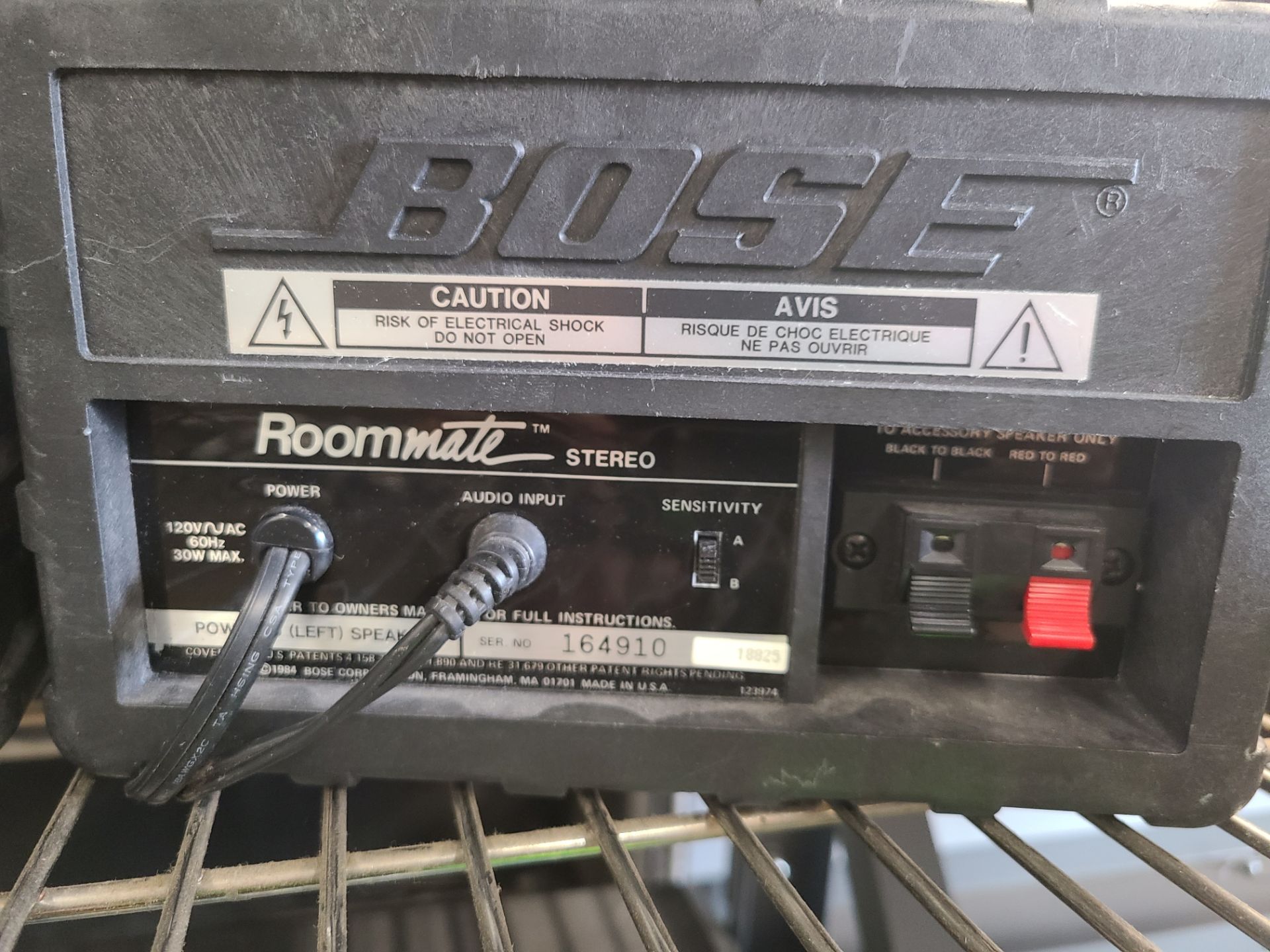 (1) BOSE ROOMATE POWERED LEFT SPEAKER; (1) BOSE ROOMATE PASSIVE RIGHT SPEAKER - Image 2 of 3