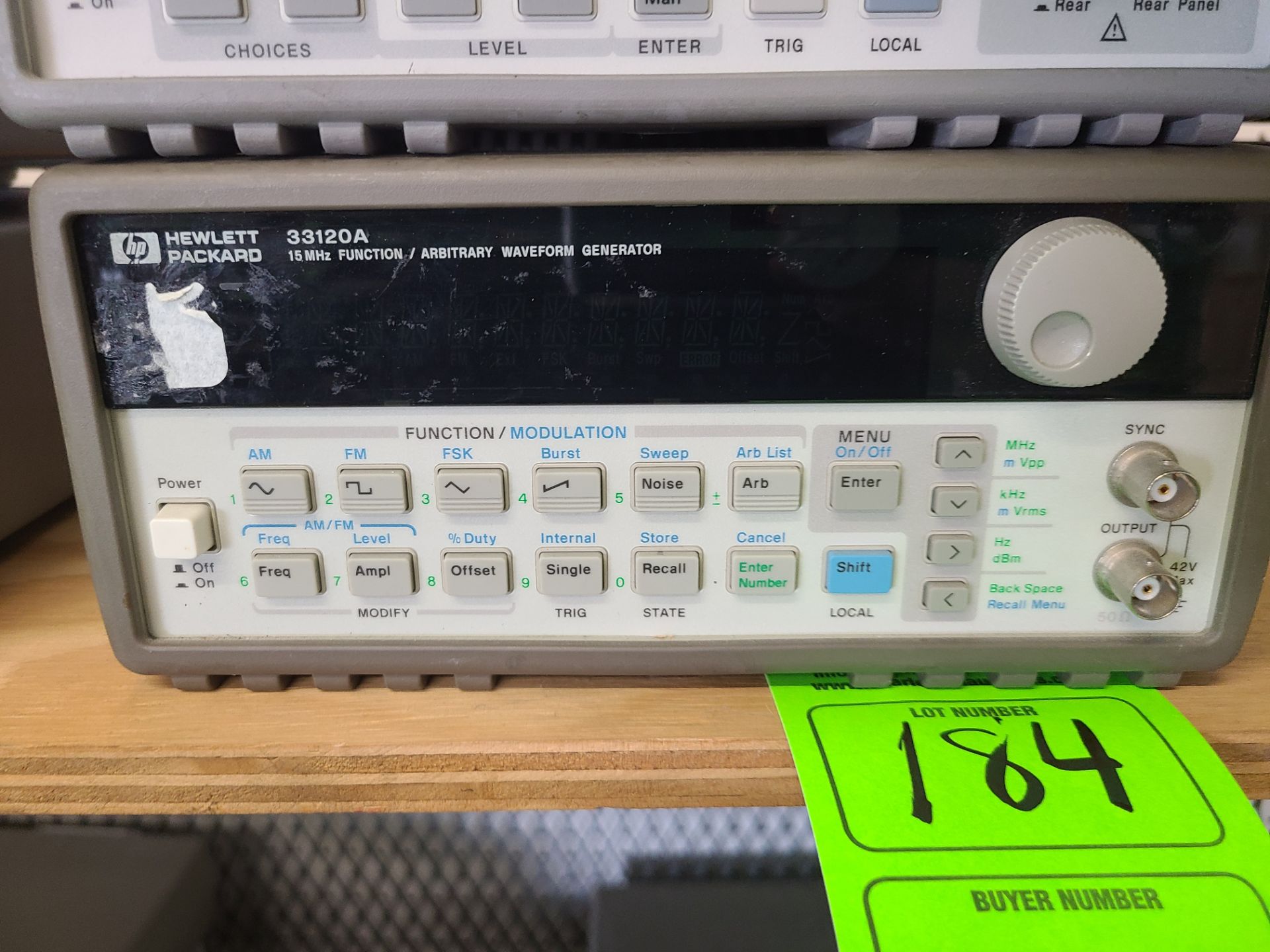 HP 33120A 15 MHZ FUNCTION / ARBITRARY WAVEFORM GENERATOR