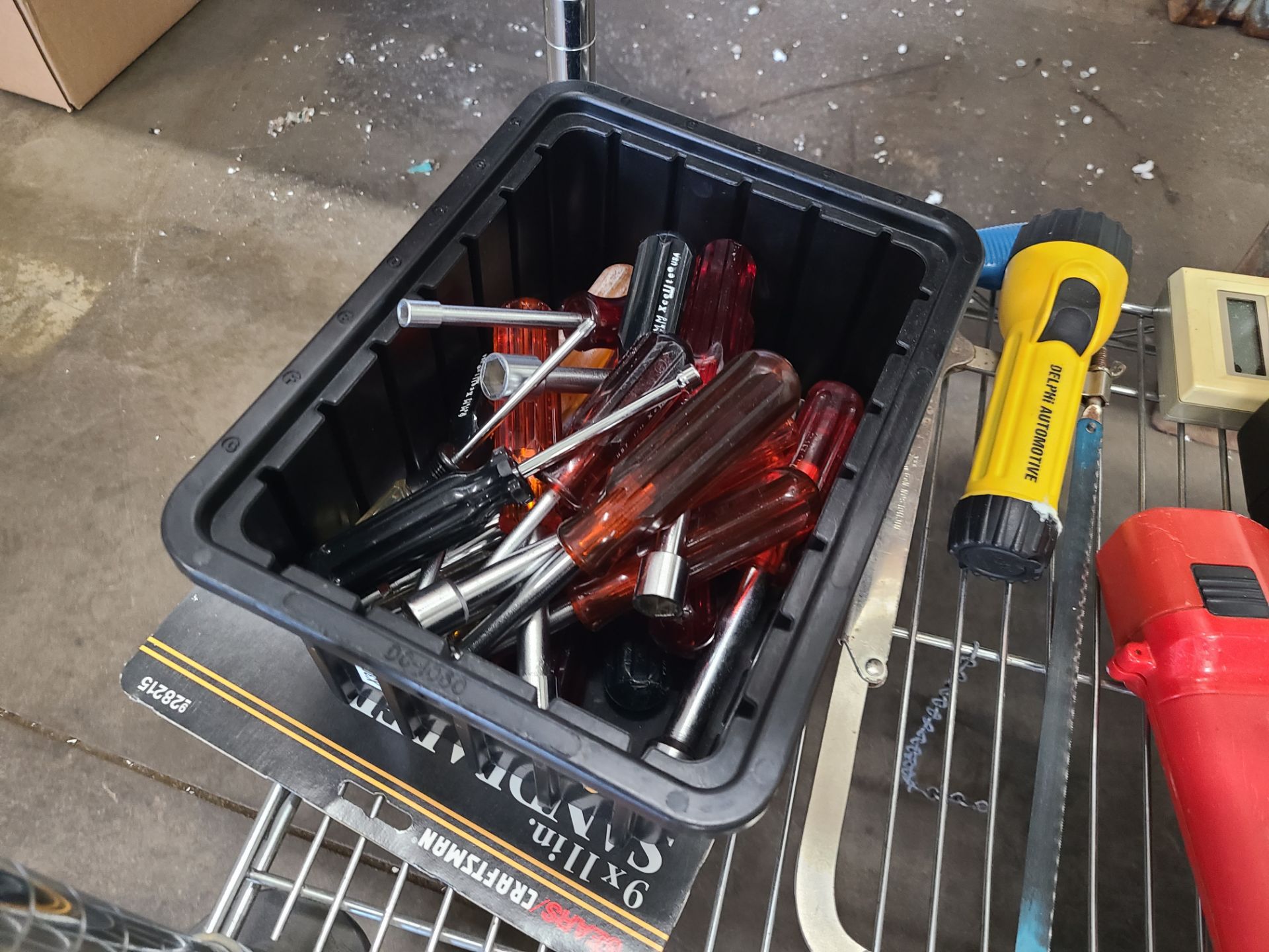 CART OF VARIOUS HAND TOOLS AND SCREWDRIVERS - Image 6 of 6