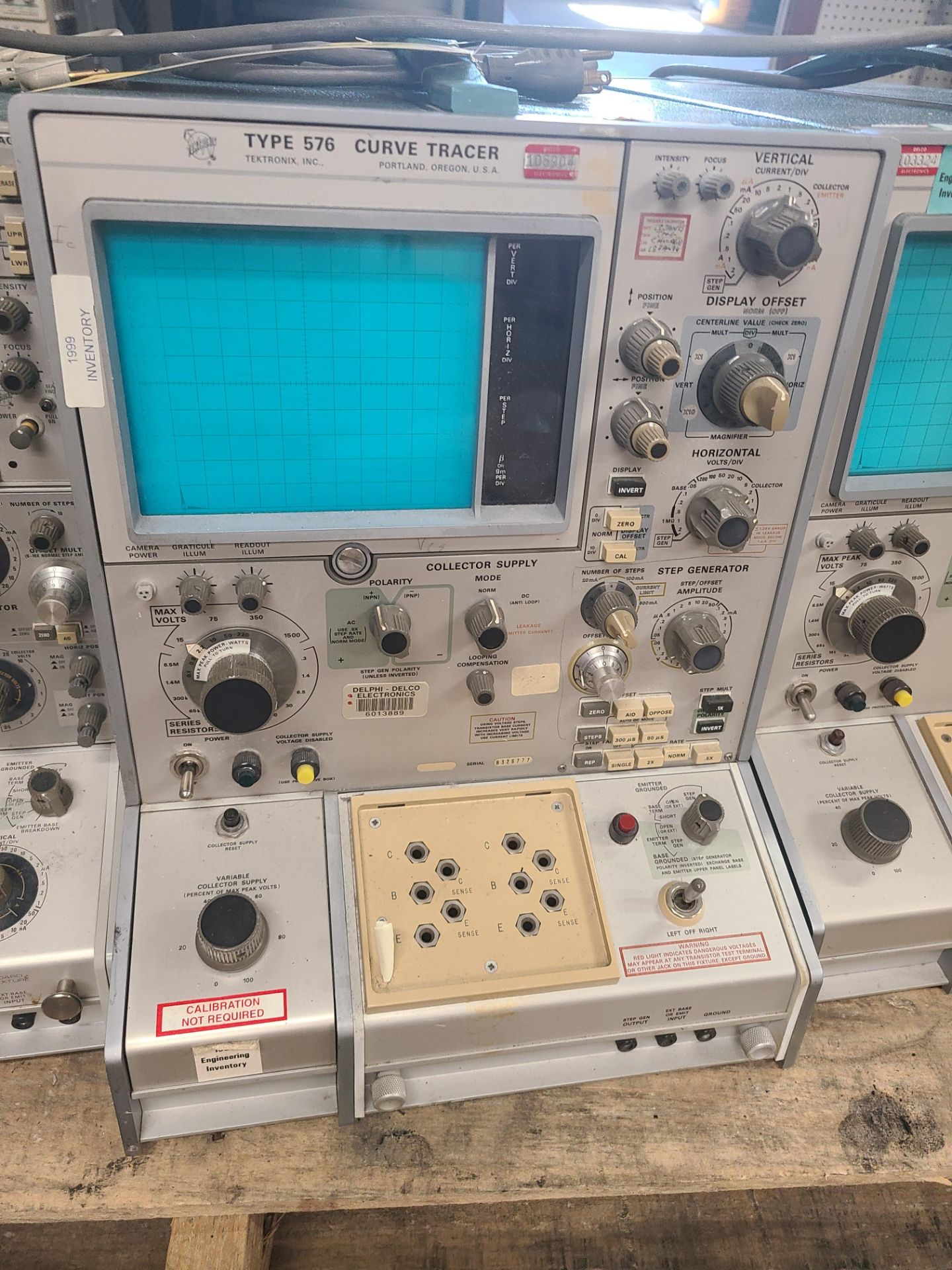 TEKTRONIX 576 CURVE TRACER