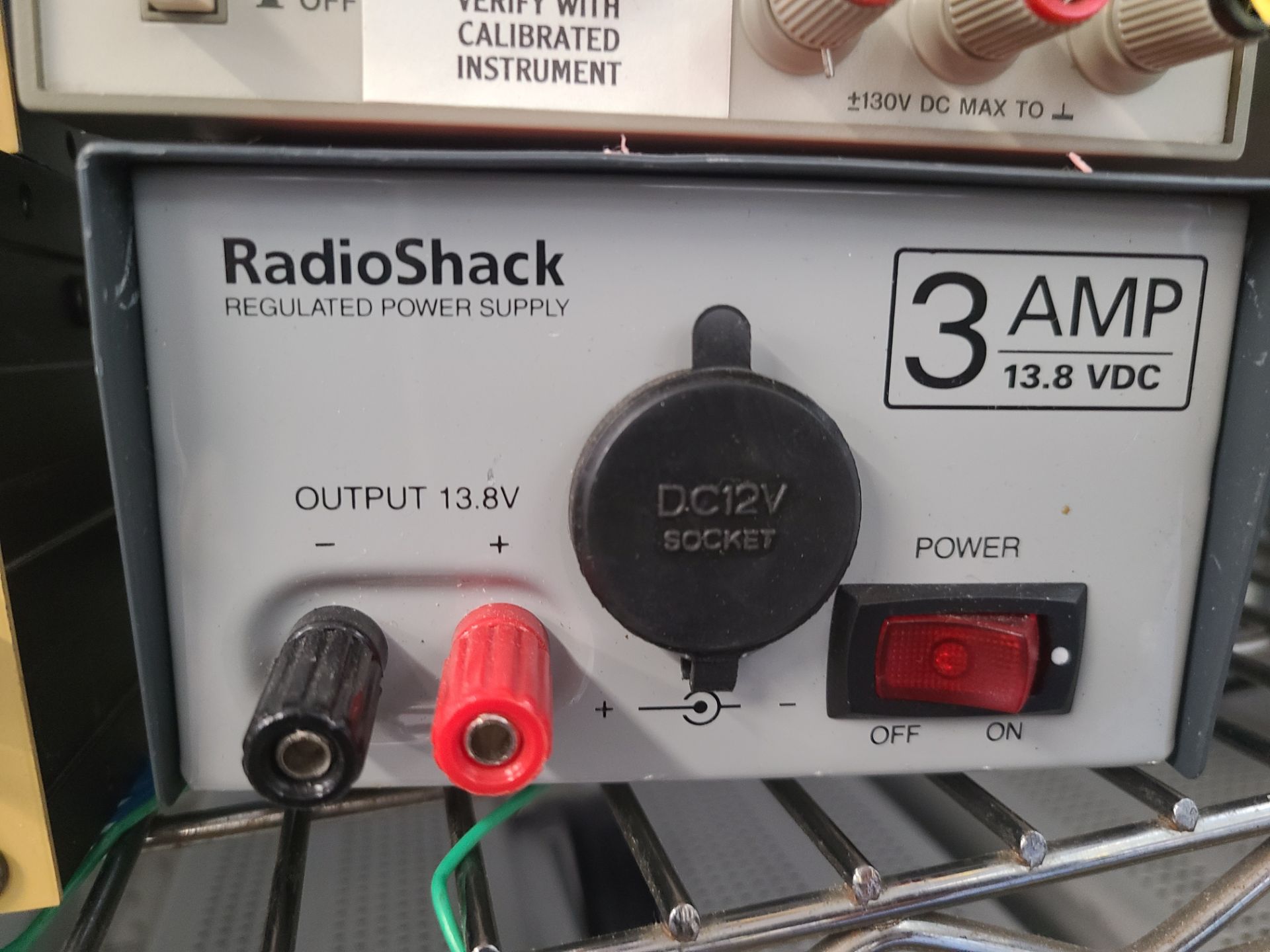 (1) HP 6214C POWER SUPPLY; (1) RADIO SHACK REGULATED POWER SUPPLY 13.8 VDC 3 AMP - Image 5 of 5