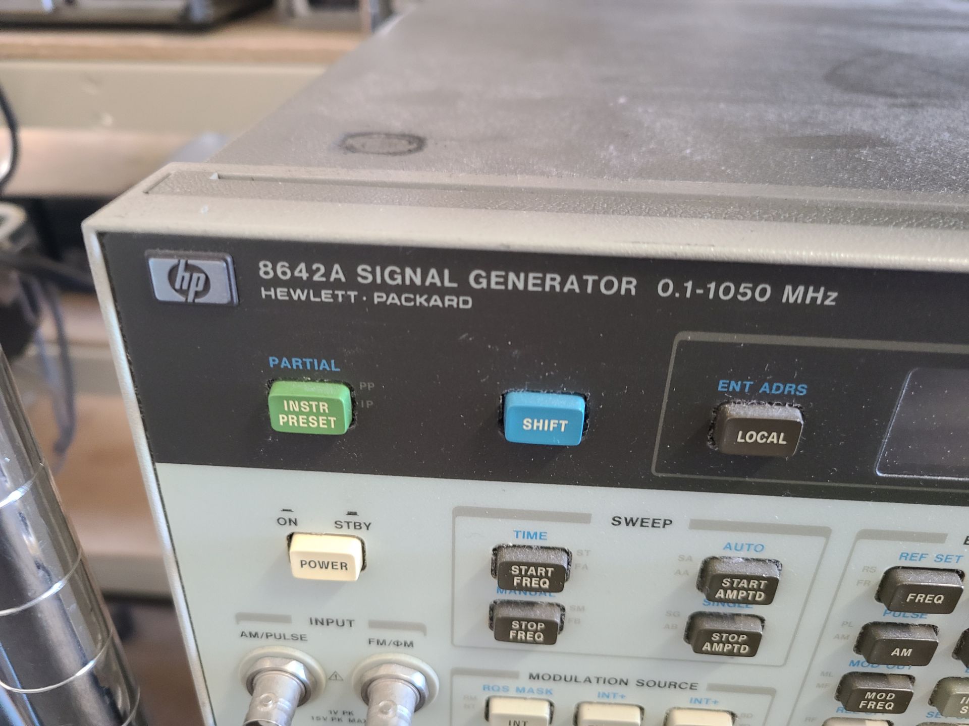 HP SIGNAL GENERATOR .1-1050 MHZ - Image 2 of 2