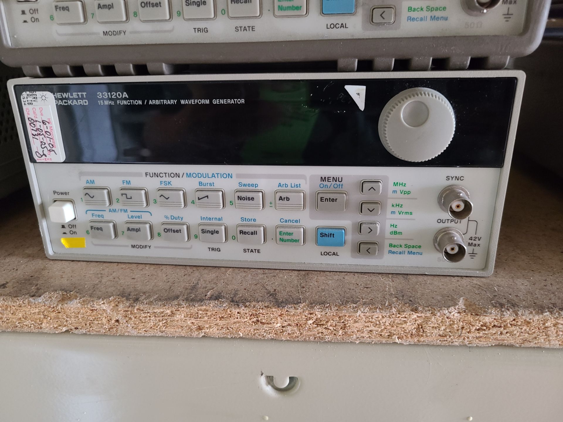 HP 33120A FUNCTION / ARBITRARY WAVEFORM GENERATOR