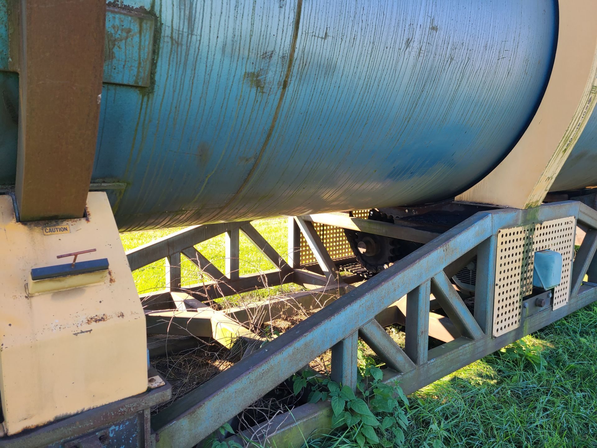 CONVEYOR DYNAMICS VIBRATORY FEEDER SYSTEM INCLUDING DIDION TROMMEL DRUM AND ASSOCIATED EQUIPMENT: - Image 9 of 12