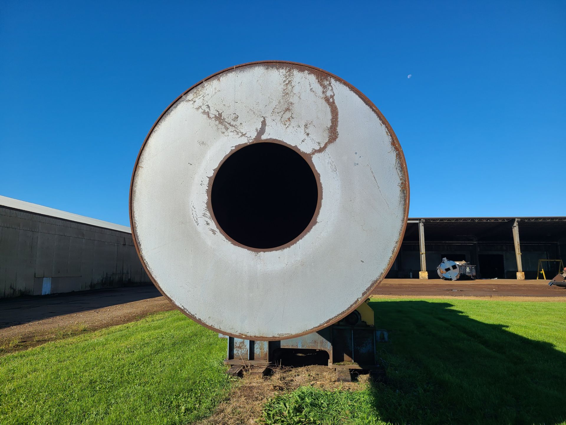 CONVEYOR DYNAMICS VIBRATORY FEEDER SYSTEM INCLUDING DIDION TROMMEL DRUM AND ASSOCIATED EQUIPMENT: - Image 11 of 12