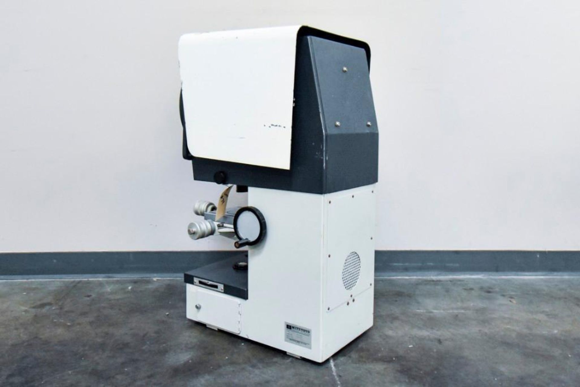 Mitutoyo Profile Projector MDL PJ-250 - Image 4 of 8