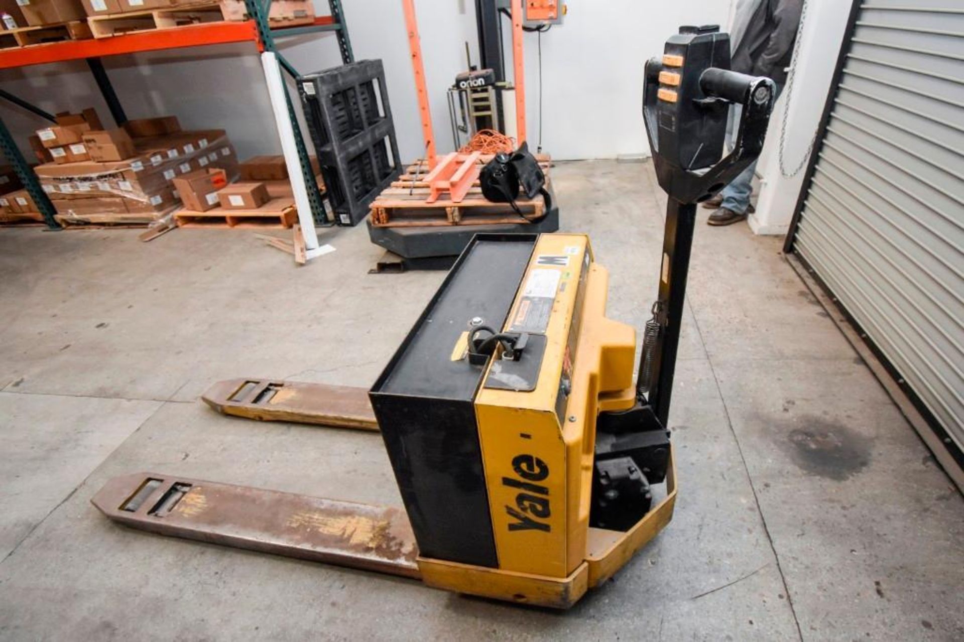 Yale Electric Pallet Jack - Image 4 of 5