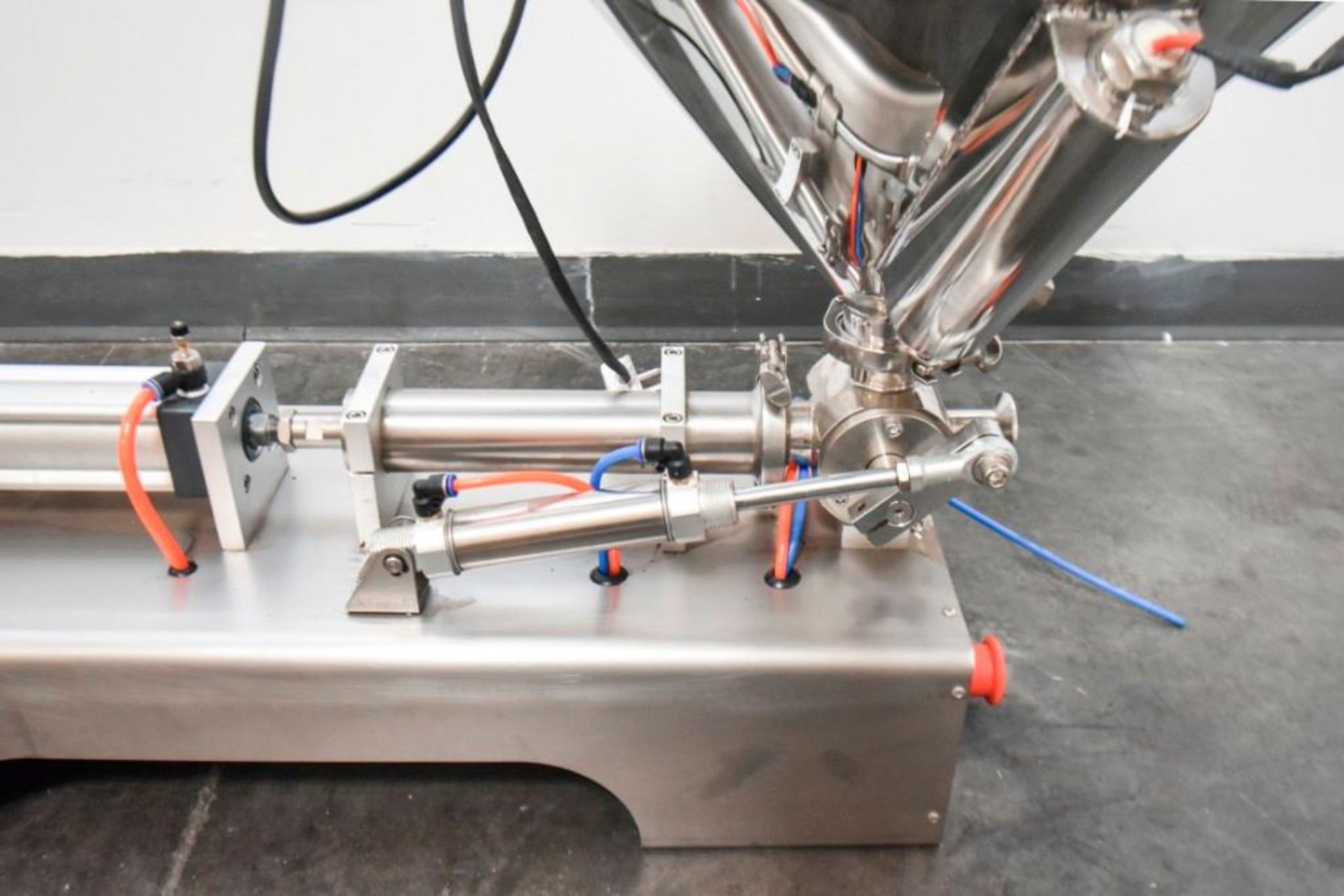Quantitative Semi-Automatic Paste Liquid Filling Machine G1WG with Heated Hopper & Mixing Motor - Image 9 of 15