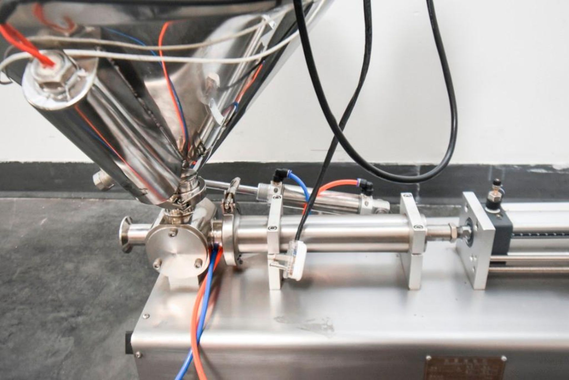 Quantitative Semi-Automatic Paste Liquid Filling Machine G1WG with Heated Hopper & Mixing Motor - Image 6 of 15