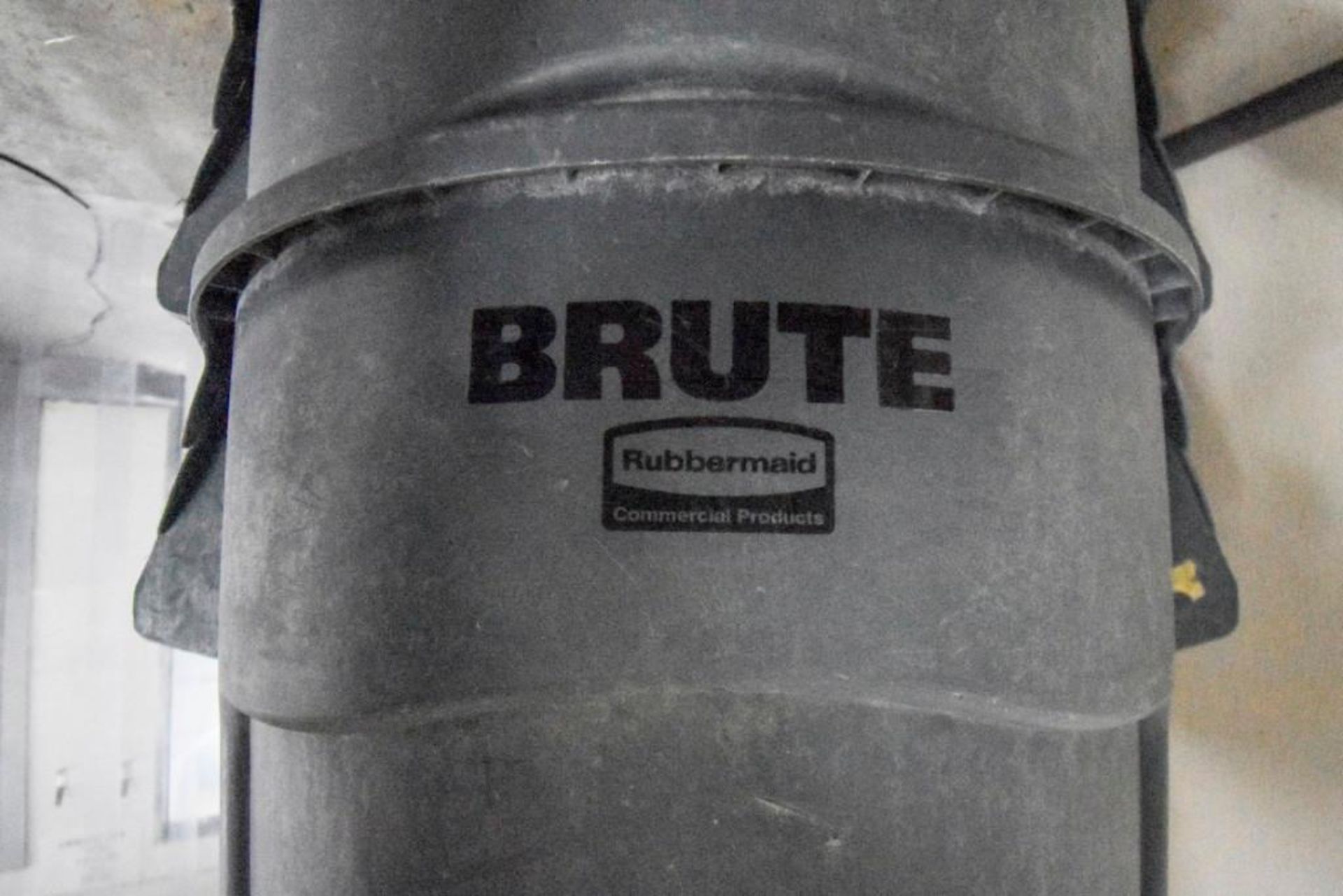 8 Brute Trash Cans - Image 2 of 2
