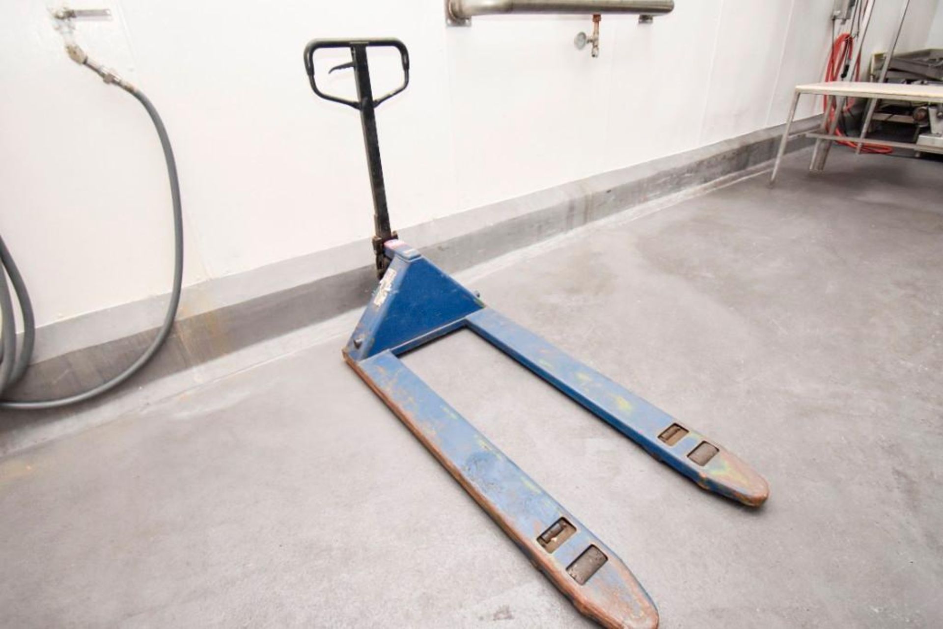 1 Blue Pallet Jack