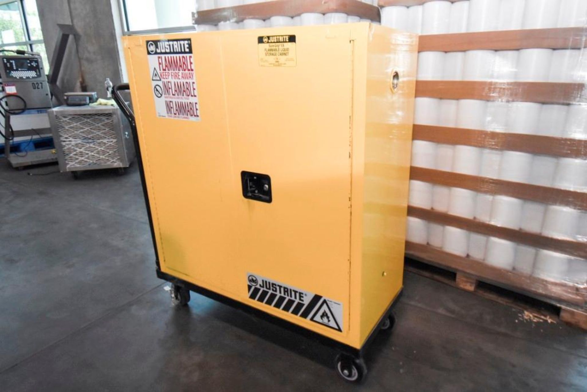 Justrite Chemical Cabinet 30 Gallon Capacity - Image 4 of 7