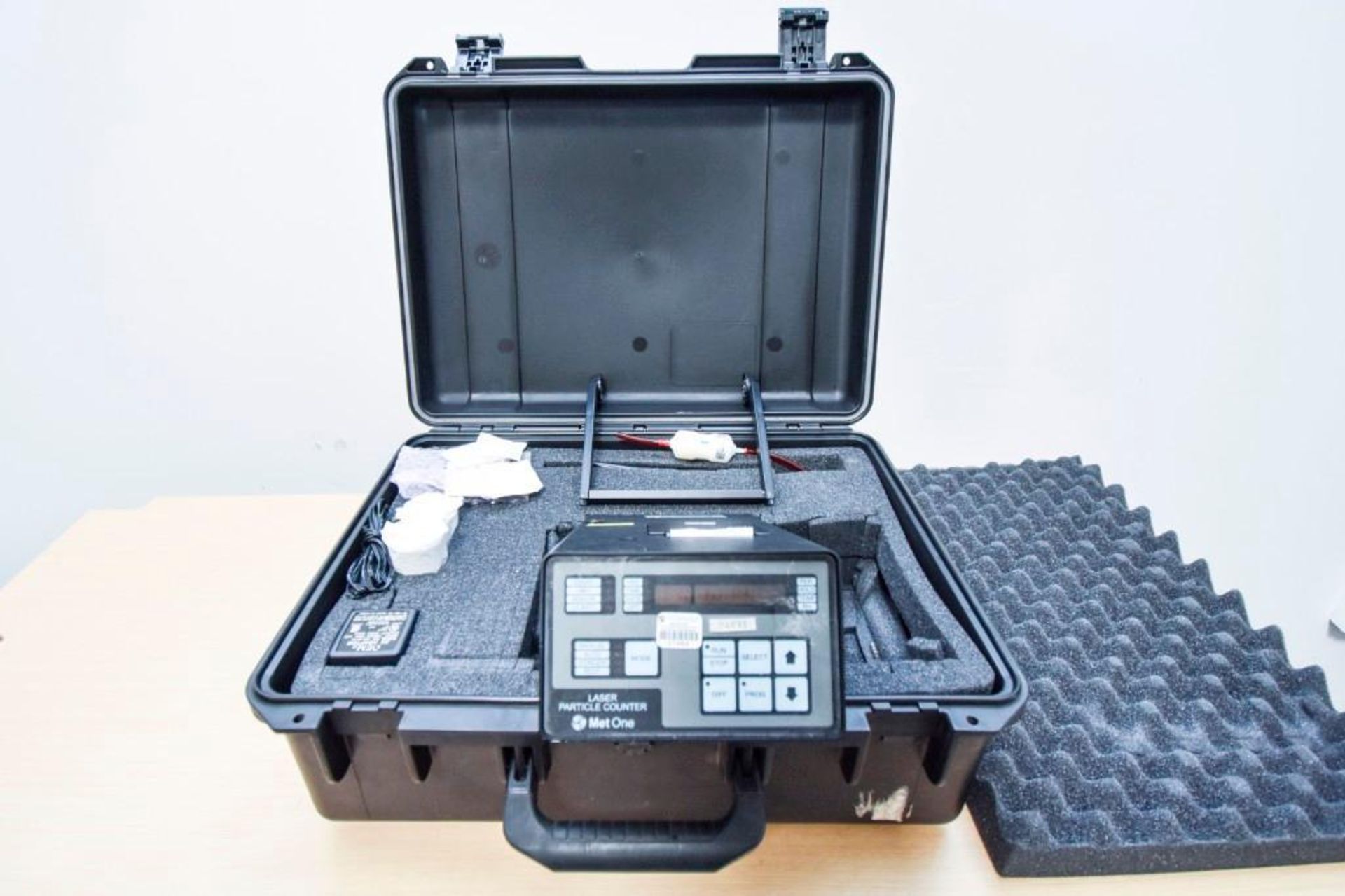 Mat one laser particle counter with case - Image 4 of 7