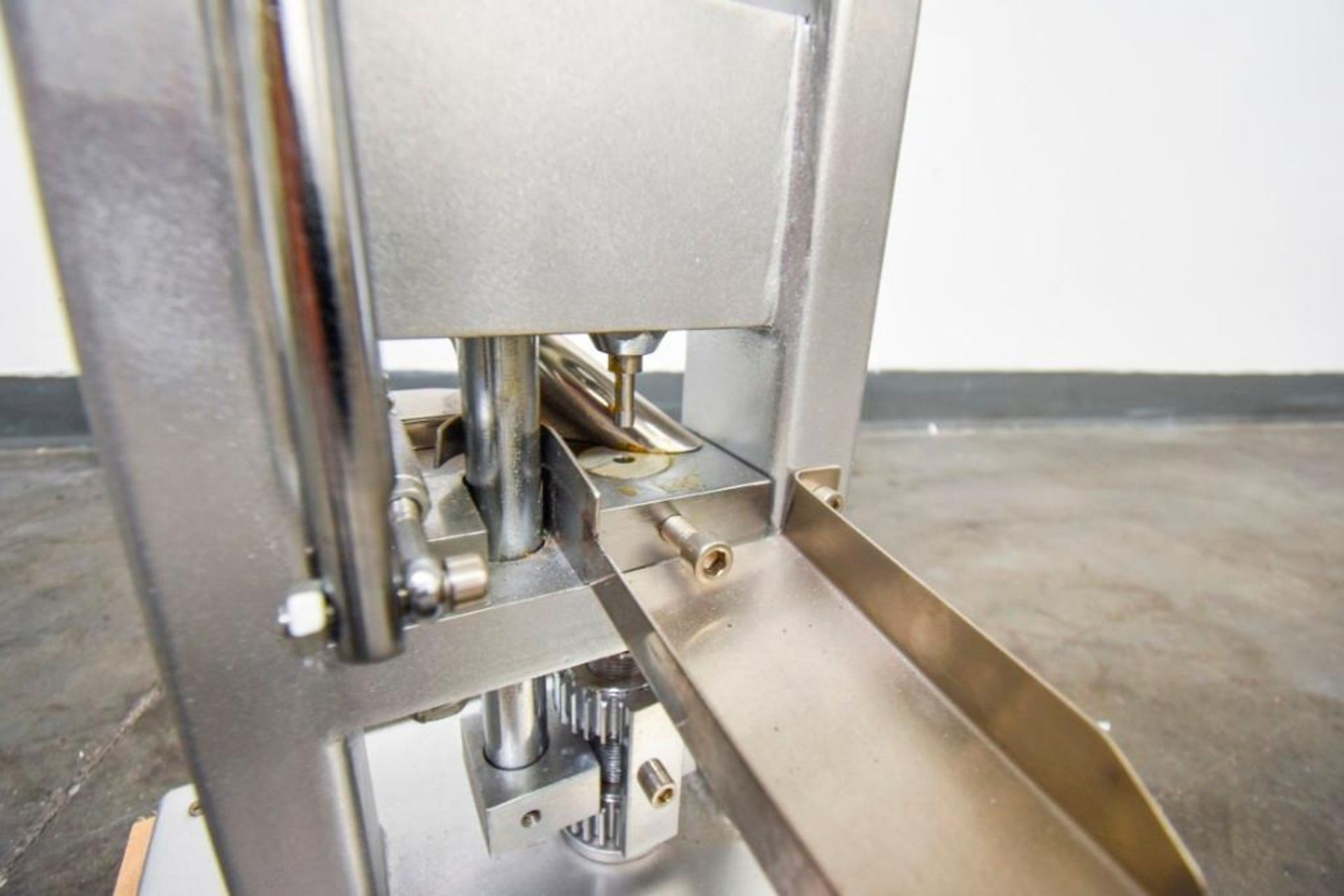 Manual Single Punch Tablet Press - Image 7 of 9