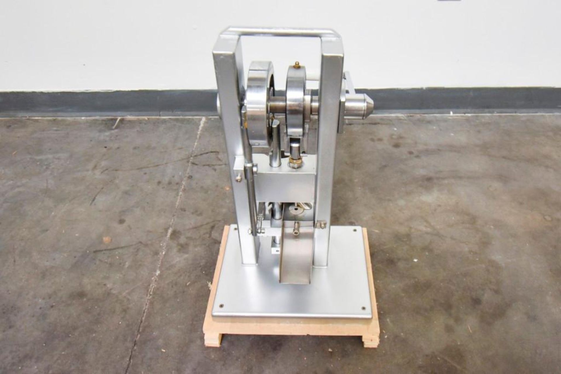 Manual Single Punch Tablet Press - Image 2 of 9