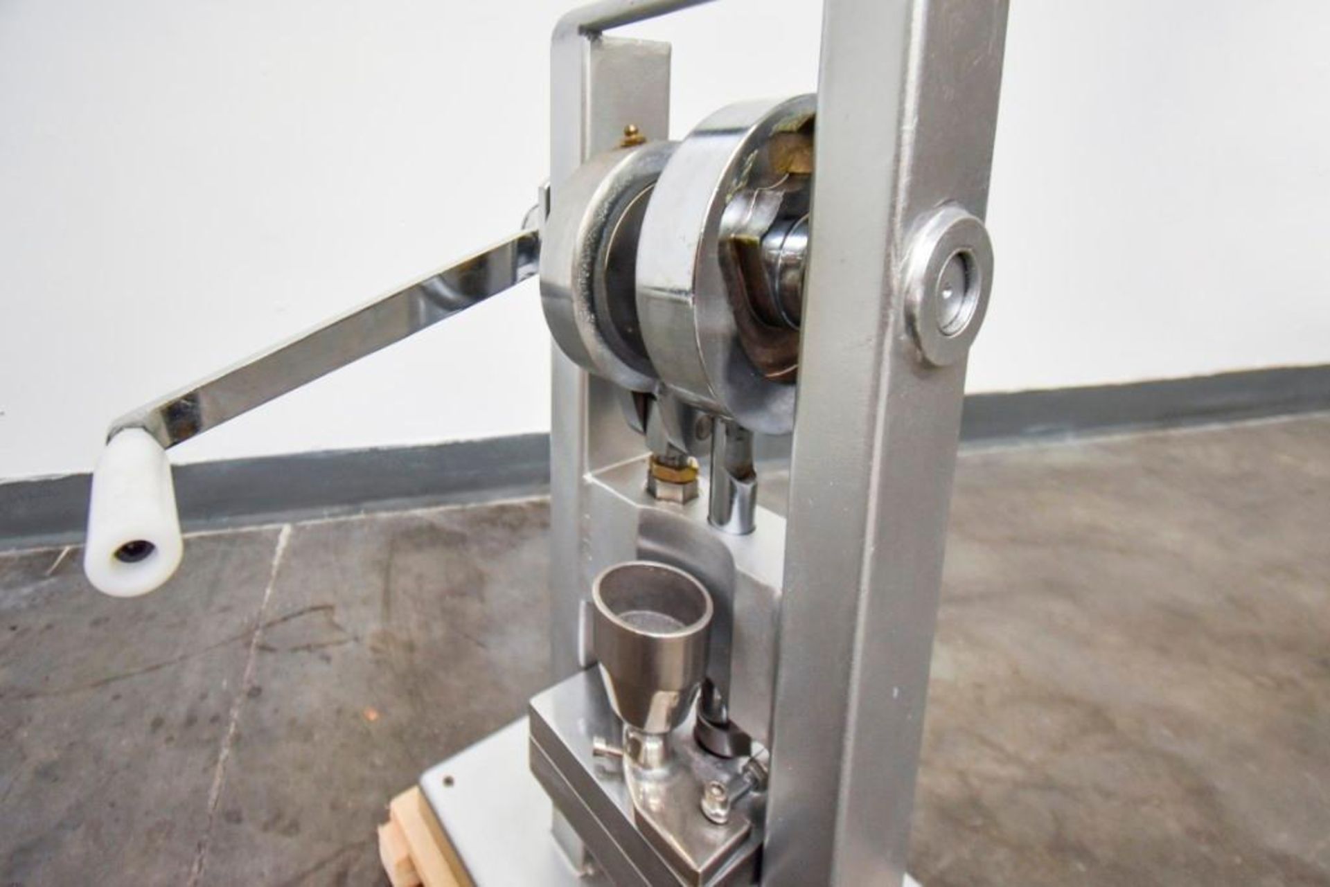 Manual Single Punch Tablet Press - Image 6 of 9