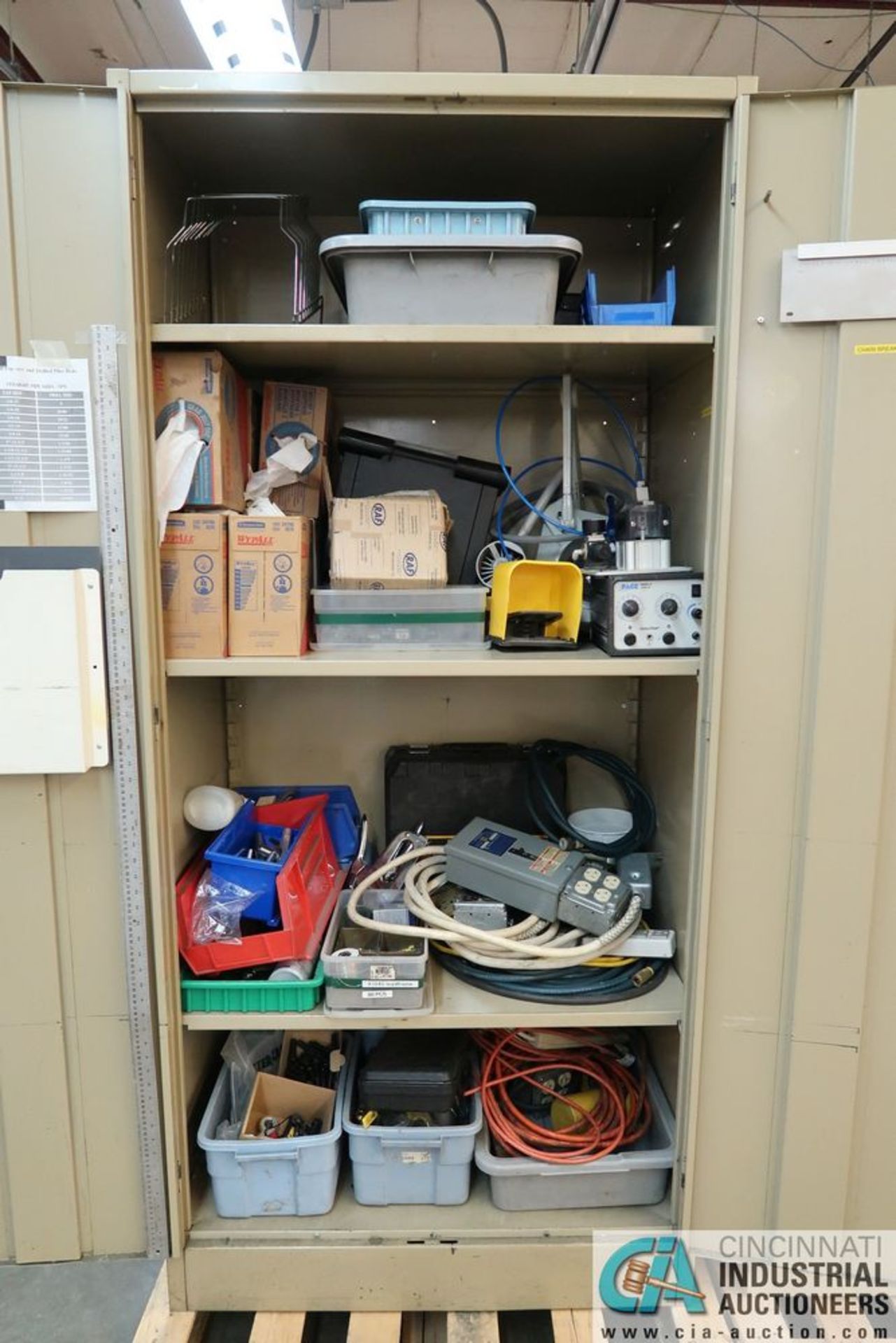 TWO-DOOR STORAGE CABINET WITH MISCELLANEOUS SHOP SUPPORT EQUIPMENT - Image 2 of 5