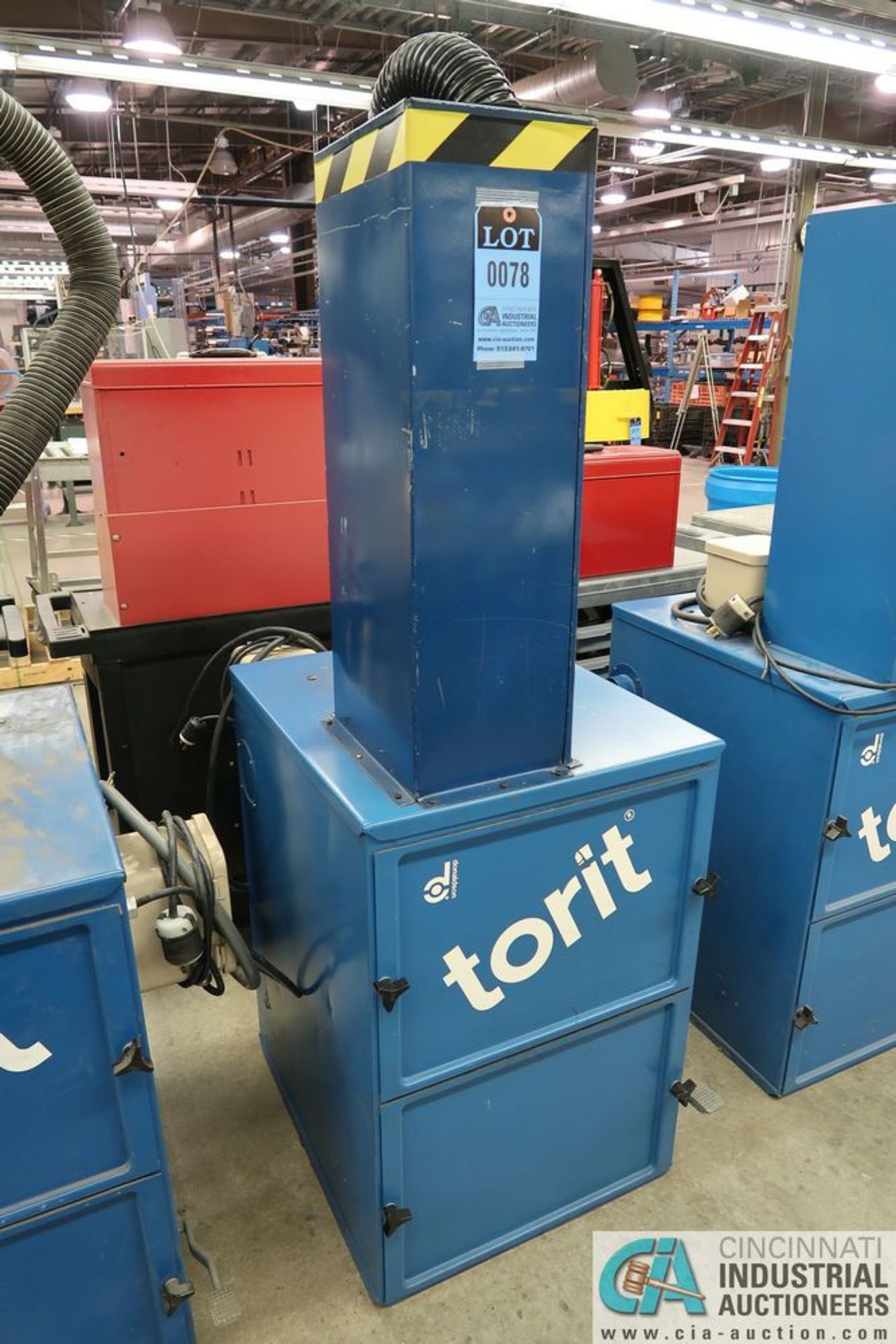 TORIT MODEL 60 CAB CABINET STYLE DUST COLLECTOR; S/N IG082316-1 **Loading Fee Due the "ERRA" KC