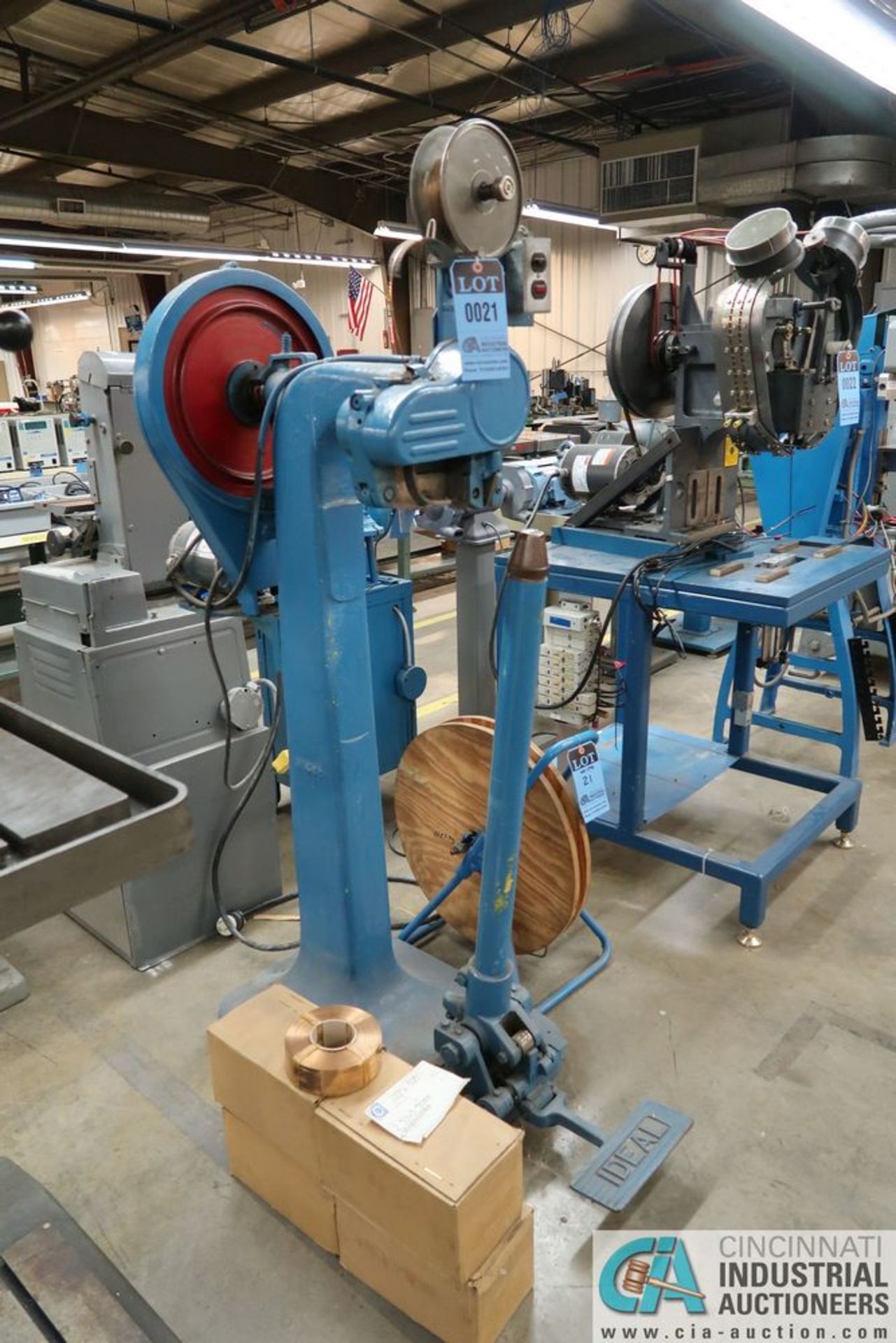 IDEAL STITCHER CO. MODEL IB-1240 FOOT PEDAL STITCHING MACHINE; S/N A-15999 (NEW 1-20-78) **Loading - Image 2 of 6