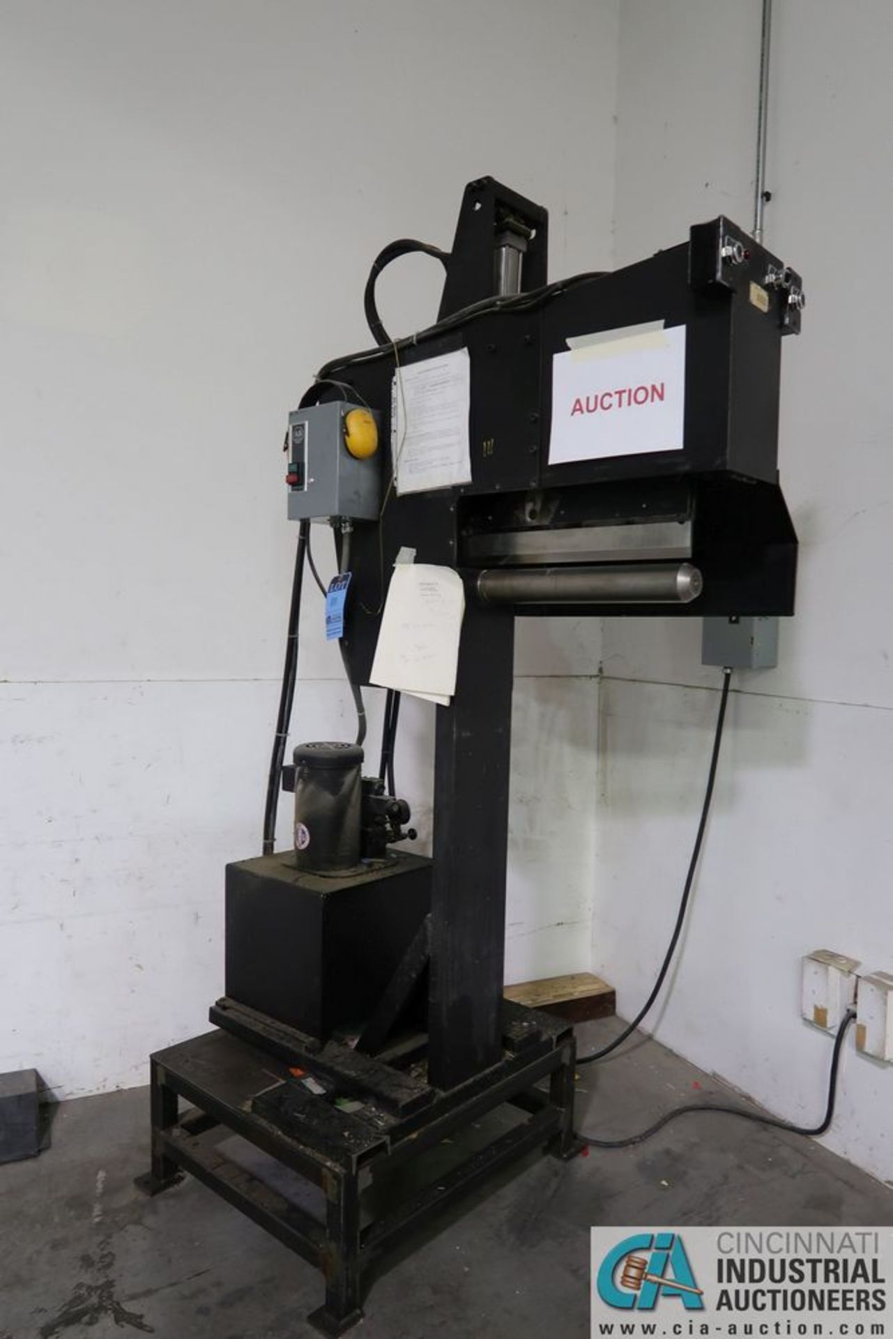 18" VICKERS MODEL CS-18-H HYDRAULIC CORE CUTTER **Loading Fee Due the "ERRA" JAS Graphics, $300.00**