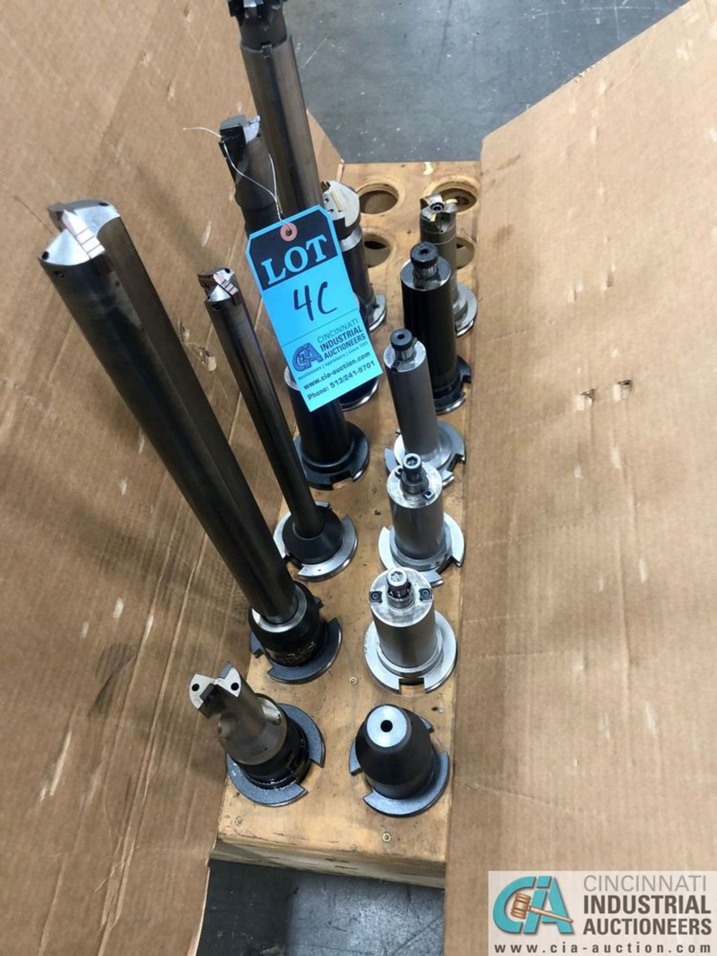 CAT 50 TOOLHOLDERS WITH SOME TOOLING