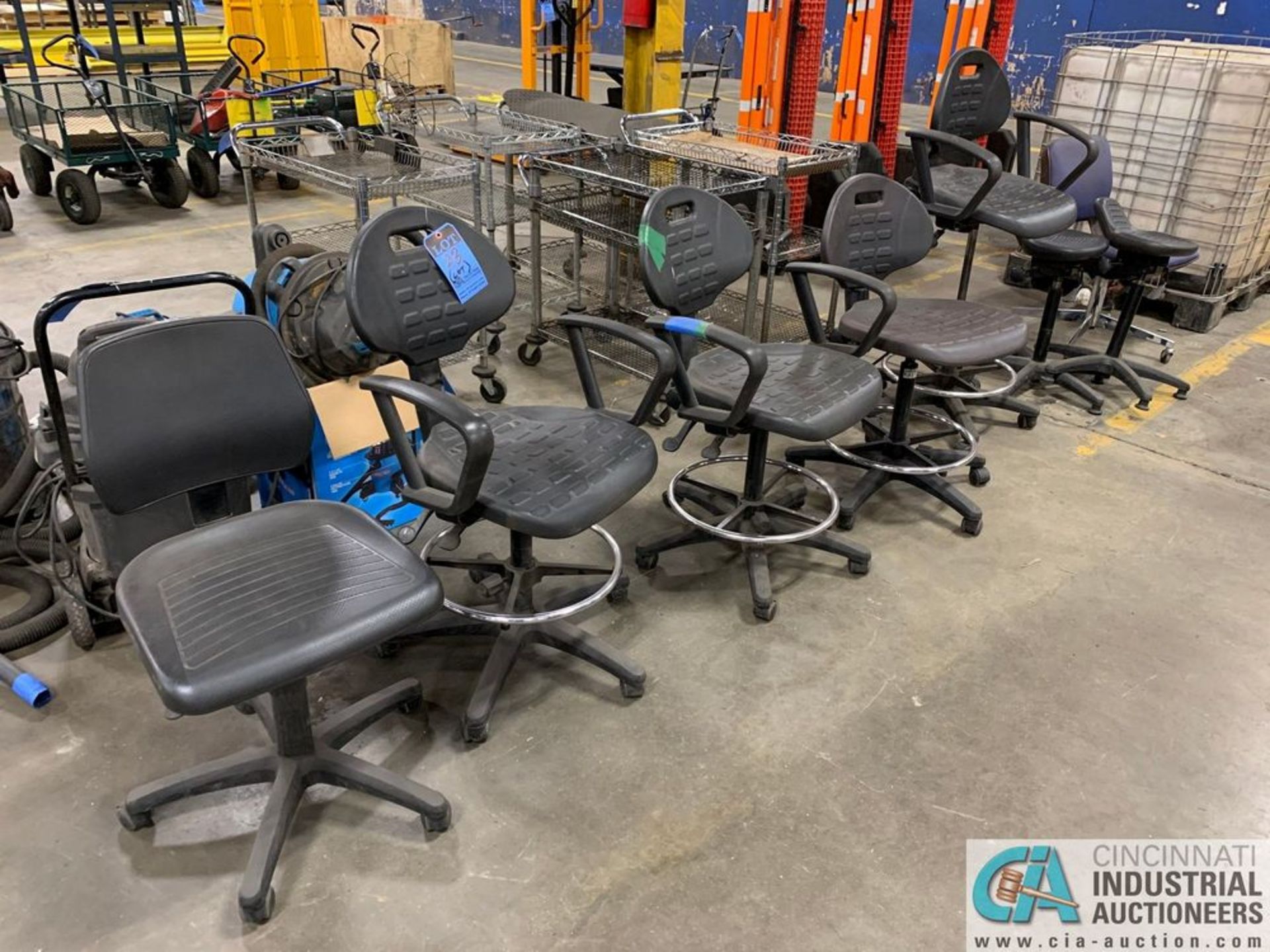 (LOT) PLASTIC SHOP STOOLS W/ CHAIRS