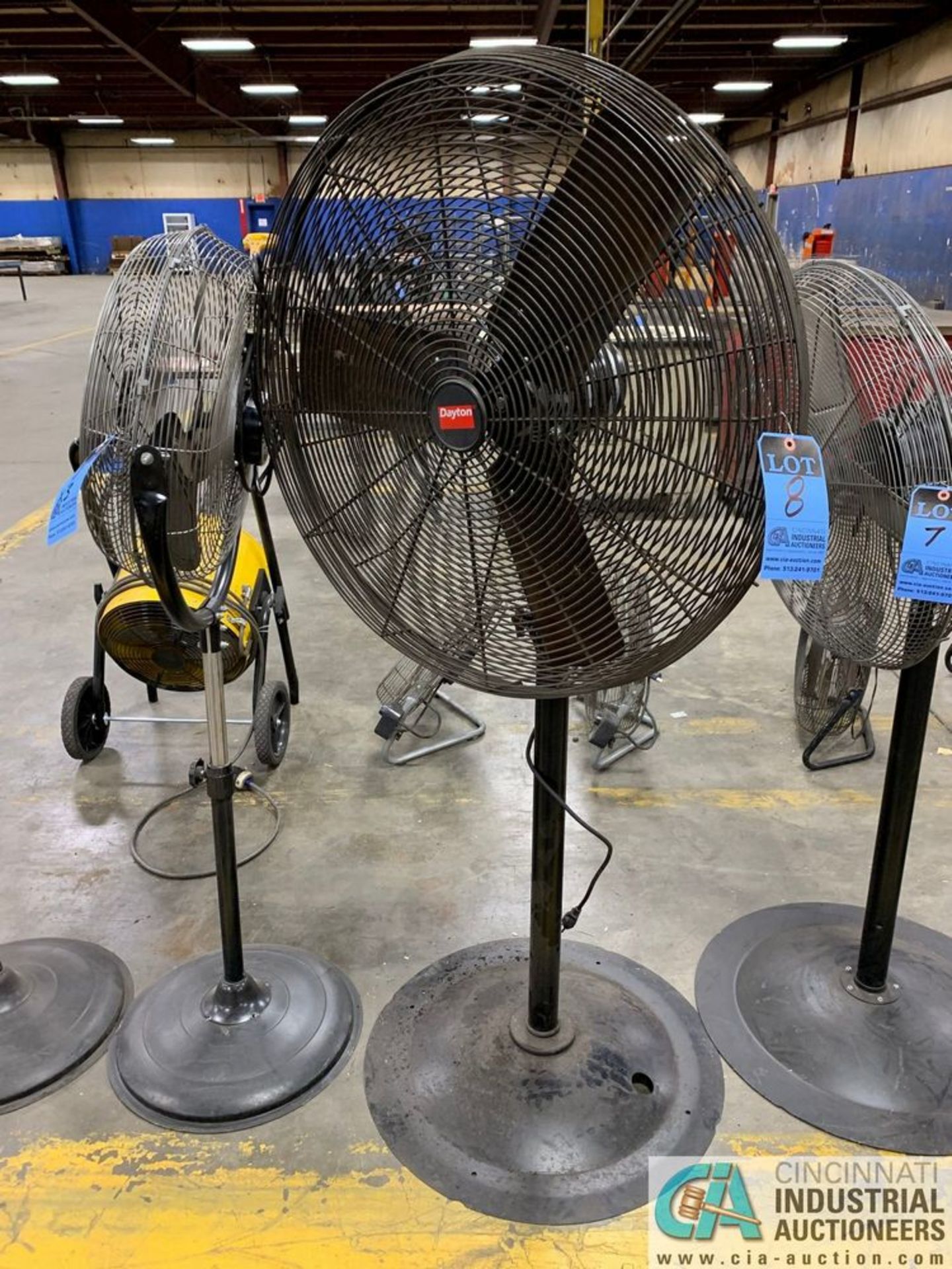 DAYTON PEDESTAL FAN