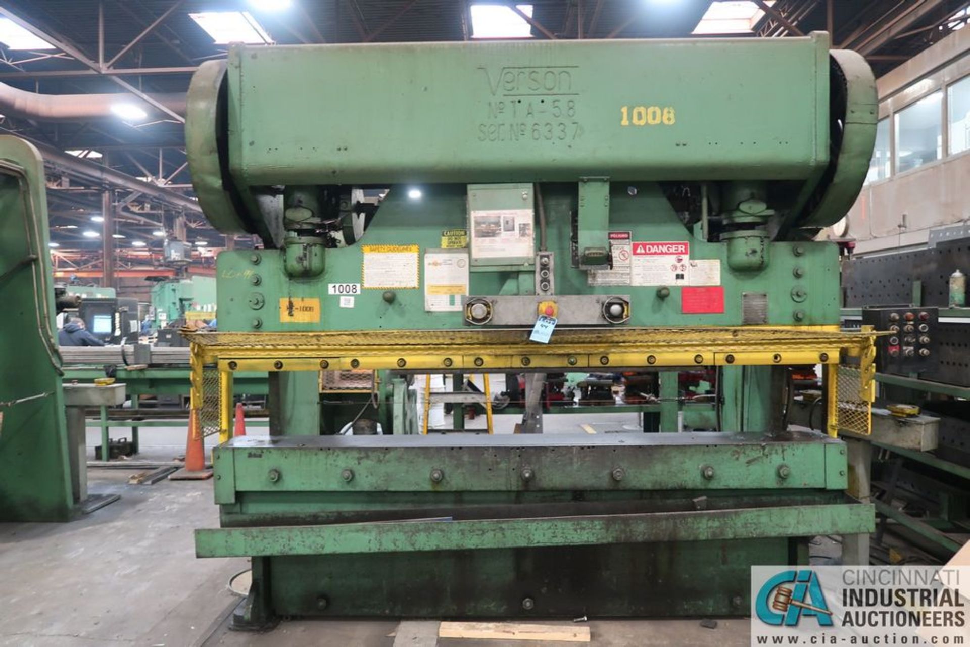 100 TON X 10' VERSON MODEL TA-58 MECHANICAL PRESS BRAKE**Loading Fee Due the "ERRA", $1,750.00** - Image 3 of 10