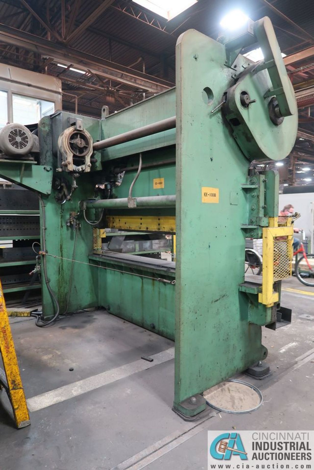 100 TON X 10' VERSON MODEL TA-58 MECHANICAL PRESS BRAKE**Loading Fee Due the "ERRA", $1,750.00** - Image 4 of 10