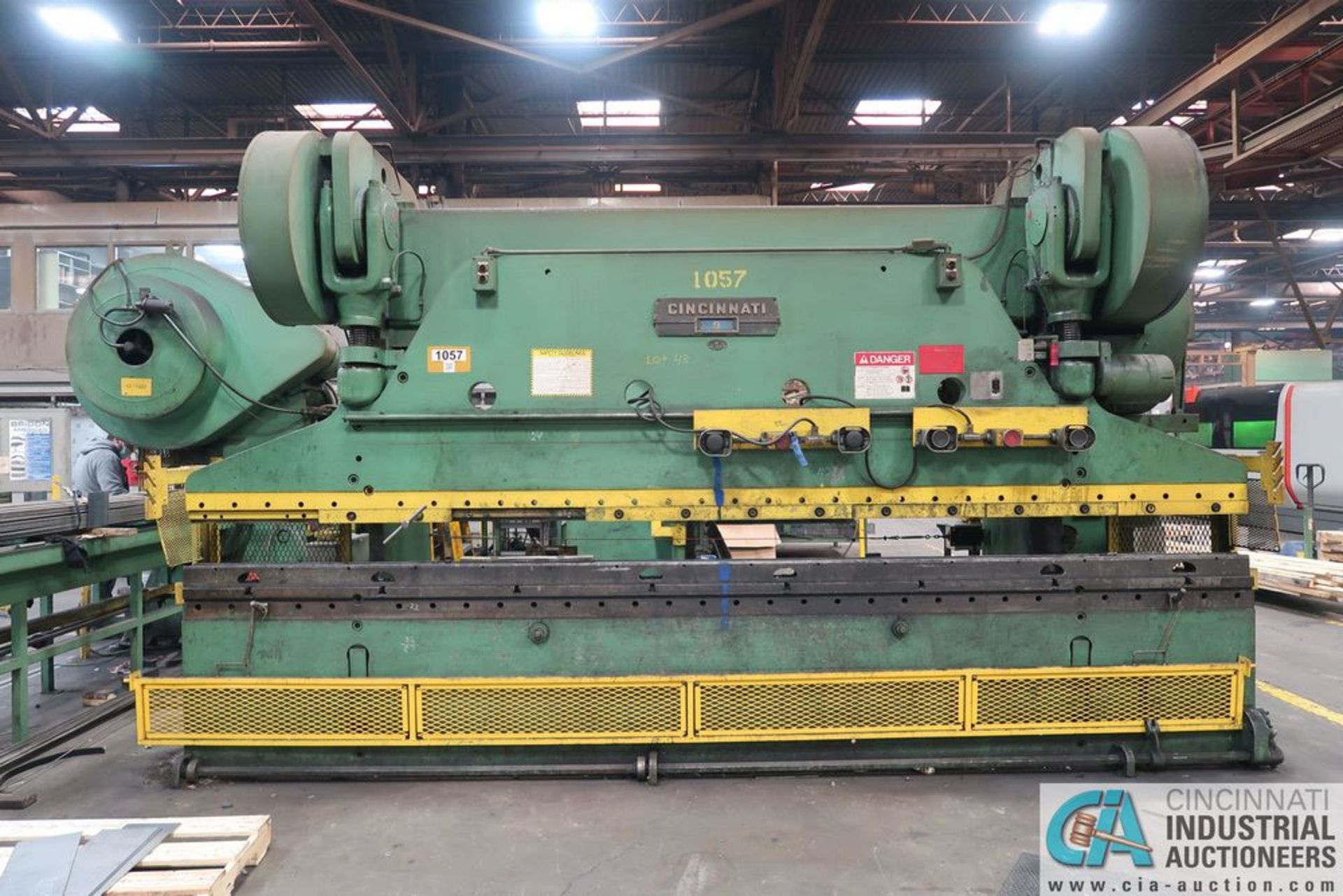 225 TON X 16' CINCINNATI 9-SERIES MECHANICAL PRESS BRAKE; **Loading Fee Due the "ERRA" $2,500.00** - Image 13 of 14