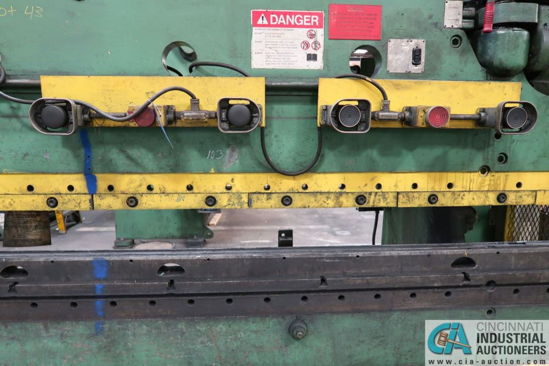 225 TON X 16' CINCINNATI 9-SERIES MECHANICAL PRESS BRAKE; **Loading Fee Due the "ERRA" $2,500.00** - Image 4 of 14