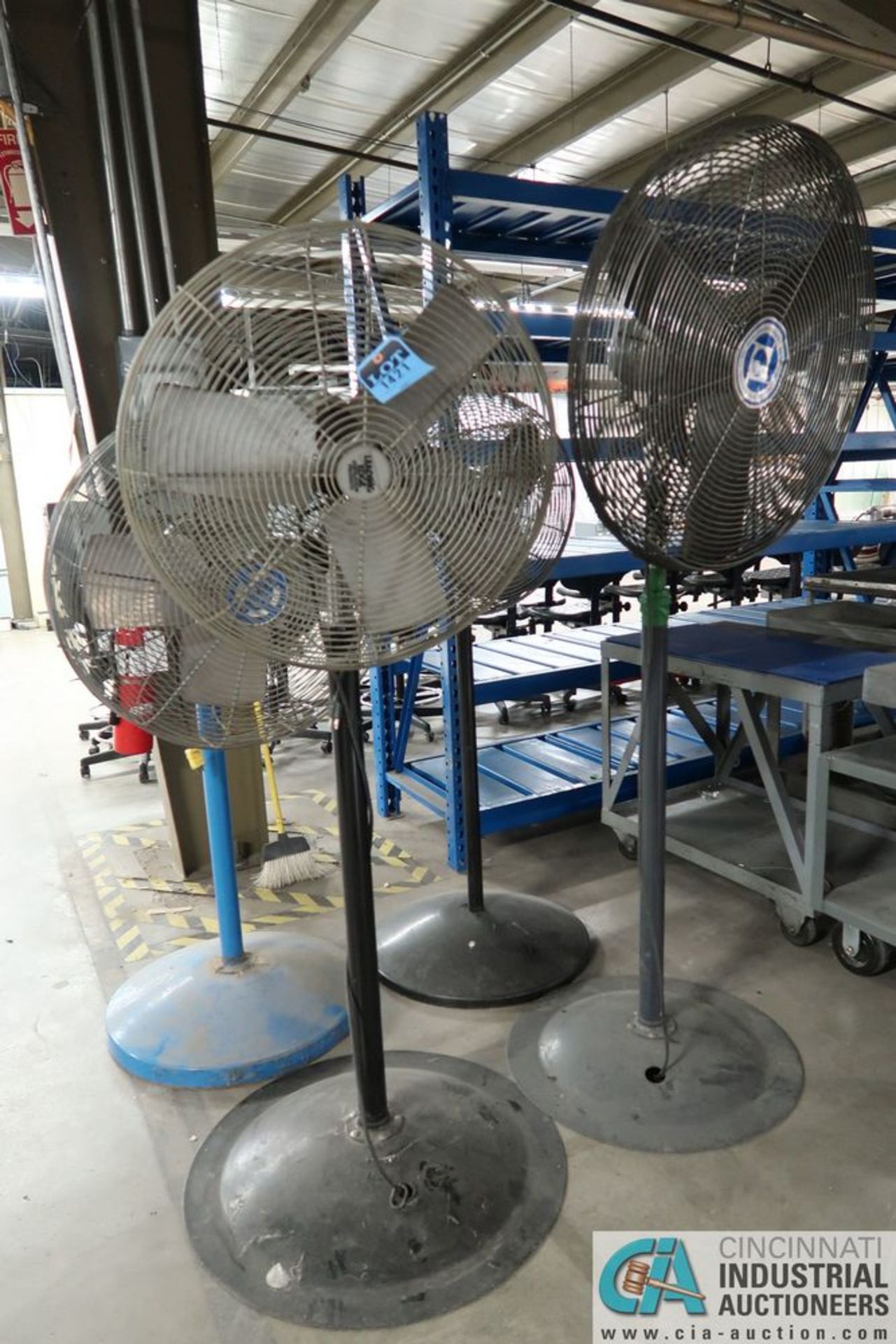 20"-28" PEDESTAL FANS