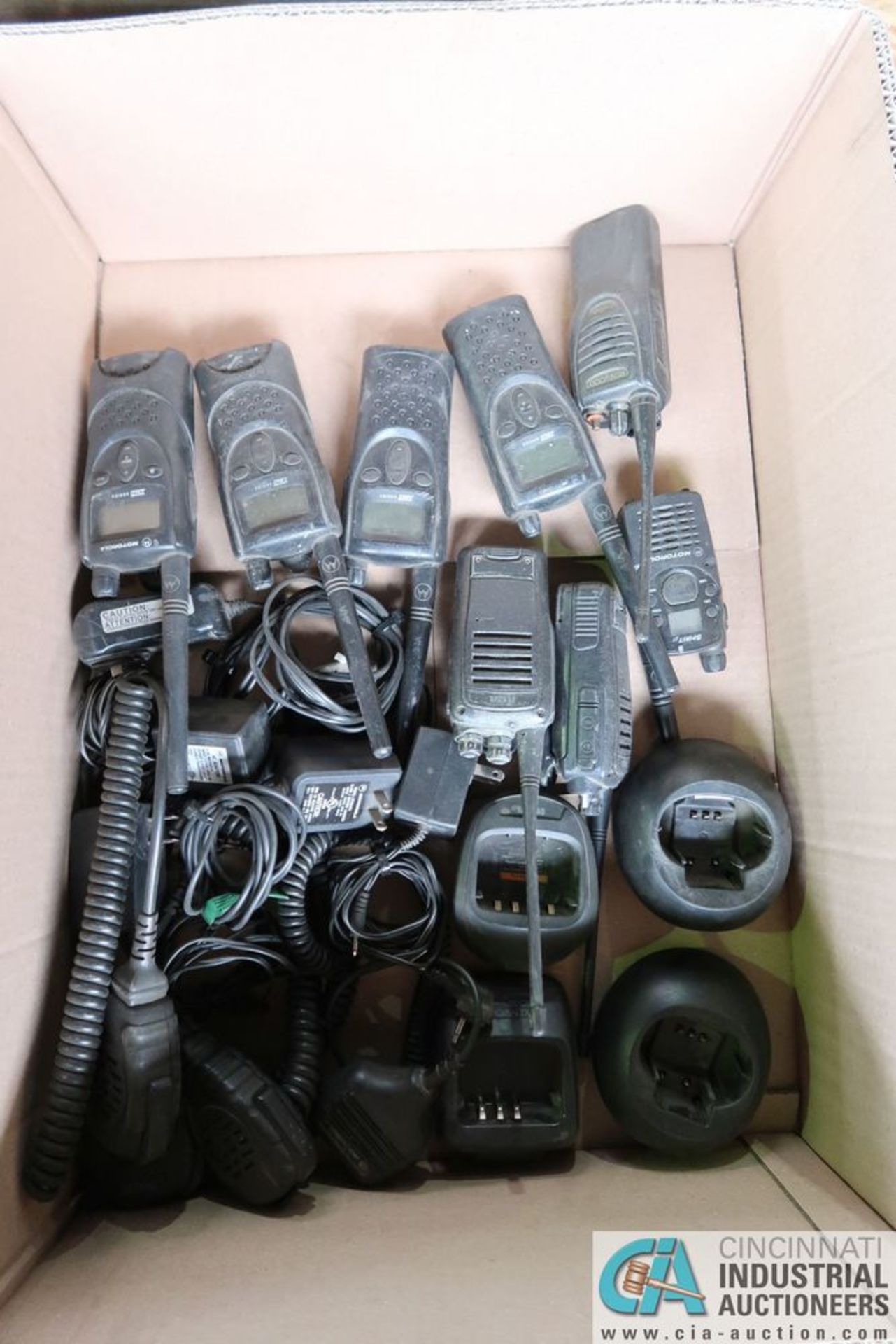 (LOT) MOTOROLA AND KENWOOD RADIOS