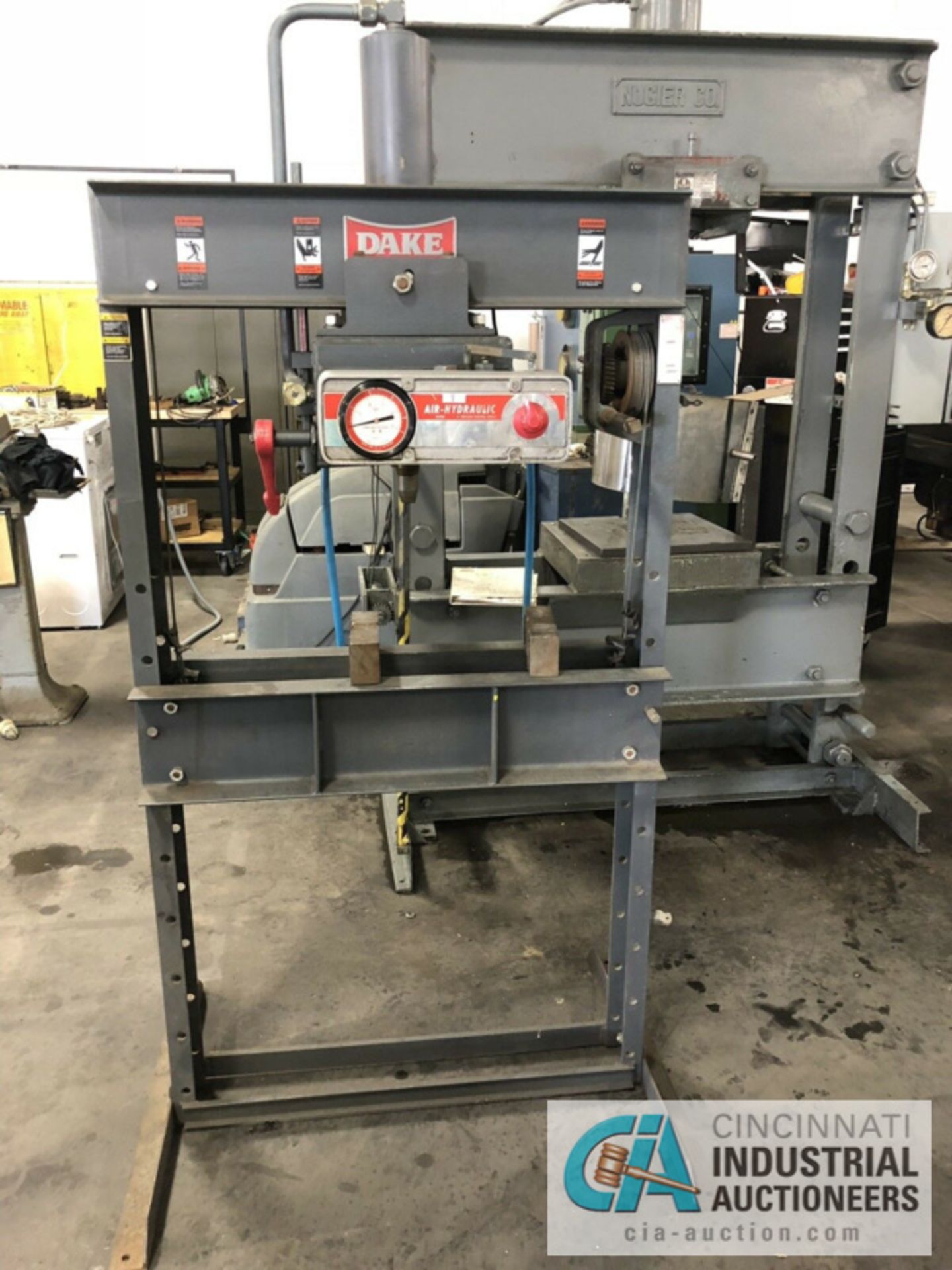 **25-TON DAKE 6-425 AIR/HYDRAULIC H-FRAME PRESS **LOCATED OFFSITE AT 4850 CRITTENDEN, LOUISVILLE, KY