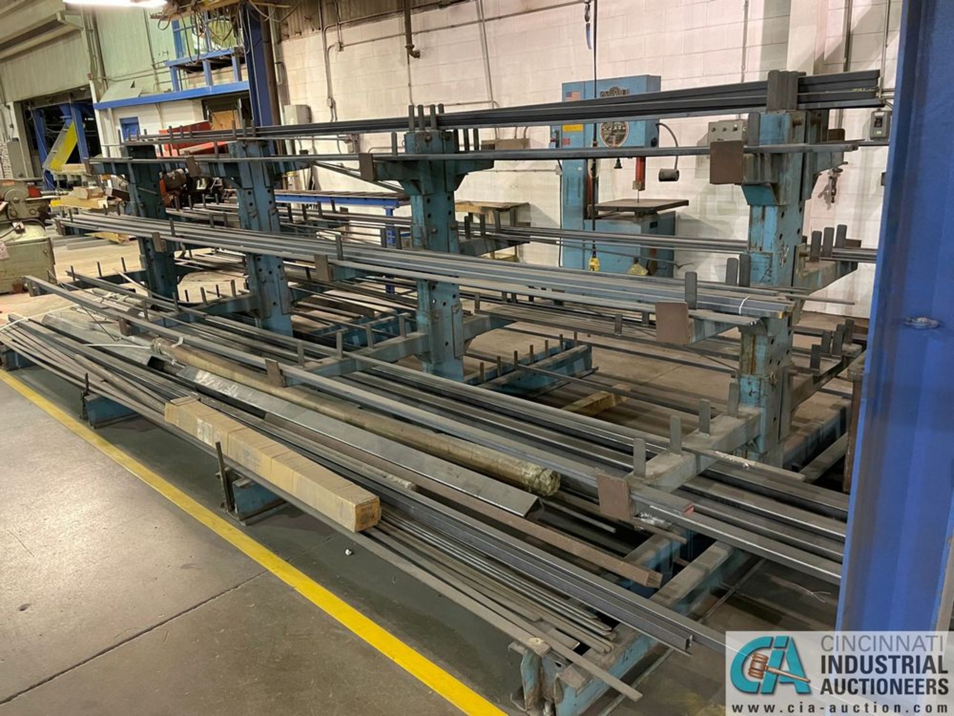 (LOT) 19' X 64" HIGH TWO-SIDED ADJUSTABLE CANTILEVER RACK WITH BAR STOCK, (4) UPRIGHTS, 4' BASE - Image 4 of 4