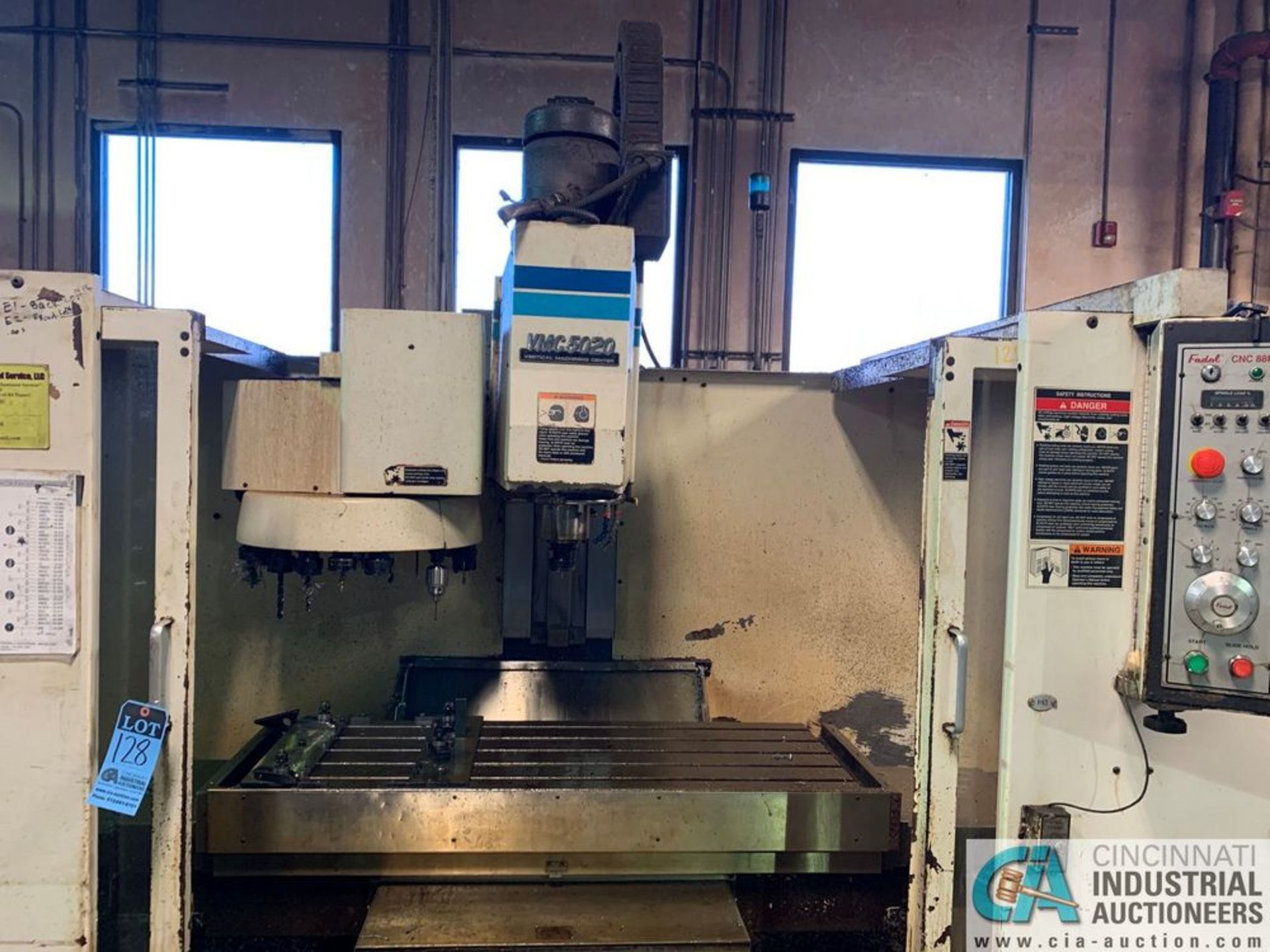 FADAL MODEL VMC5020 CNC VERTICAL MACHINING CENTER; S/N 9804911**Loading Fee Due the "ERRA", $500.00* - Image 3 of 14